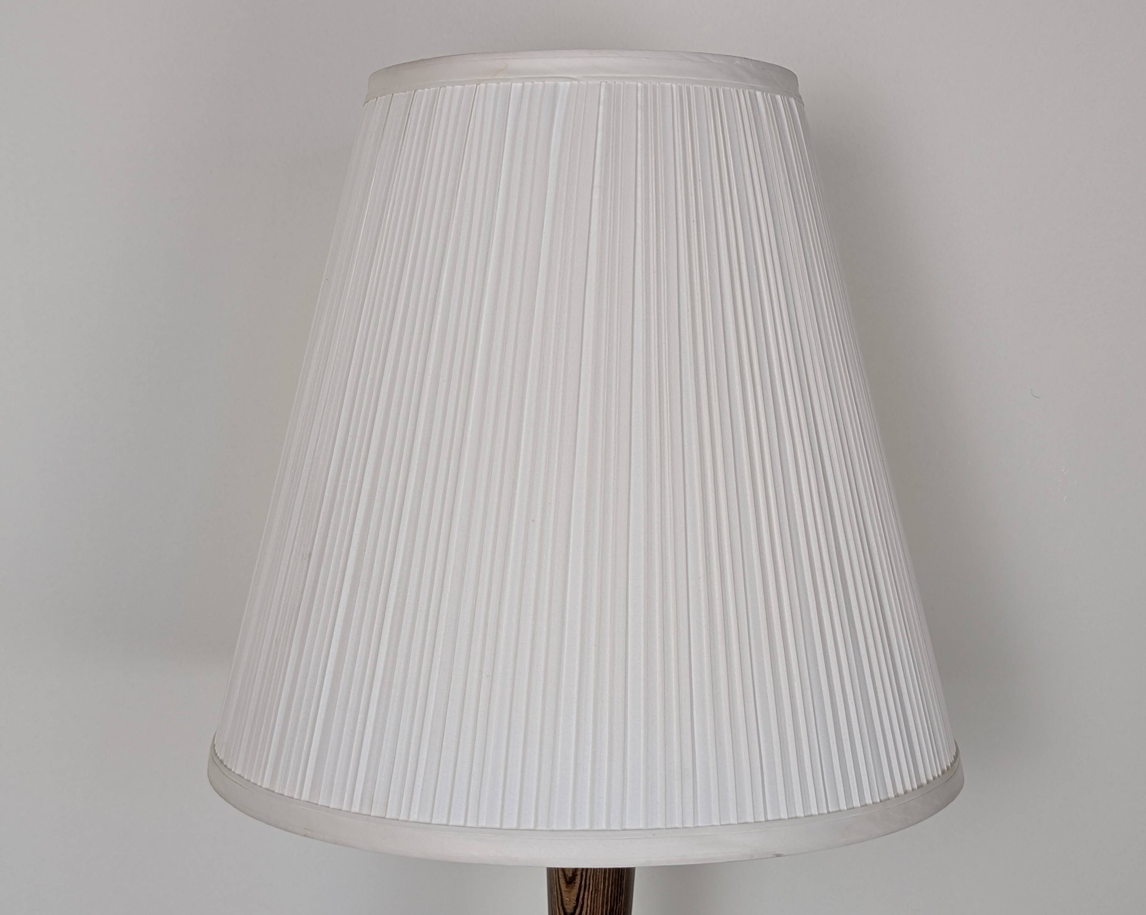 Lampe en bois tourné
