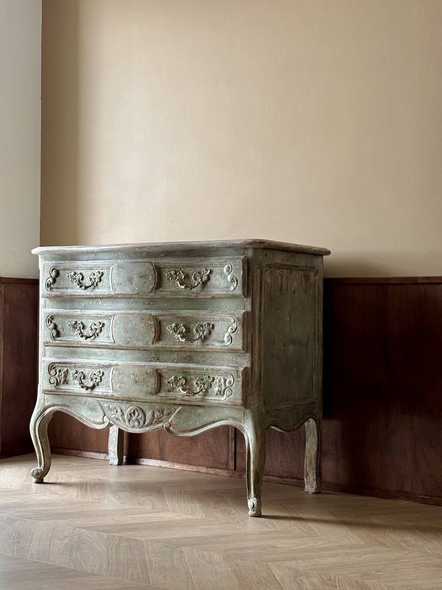 Louis XV style commode with traditional patina