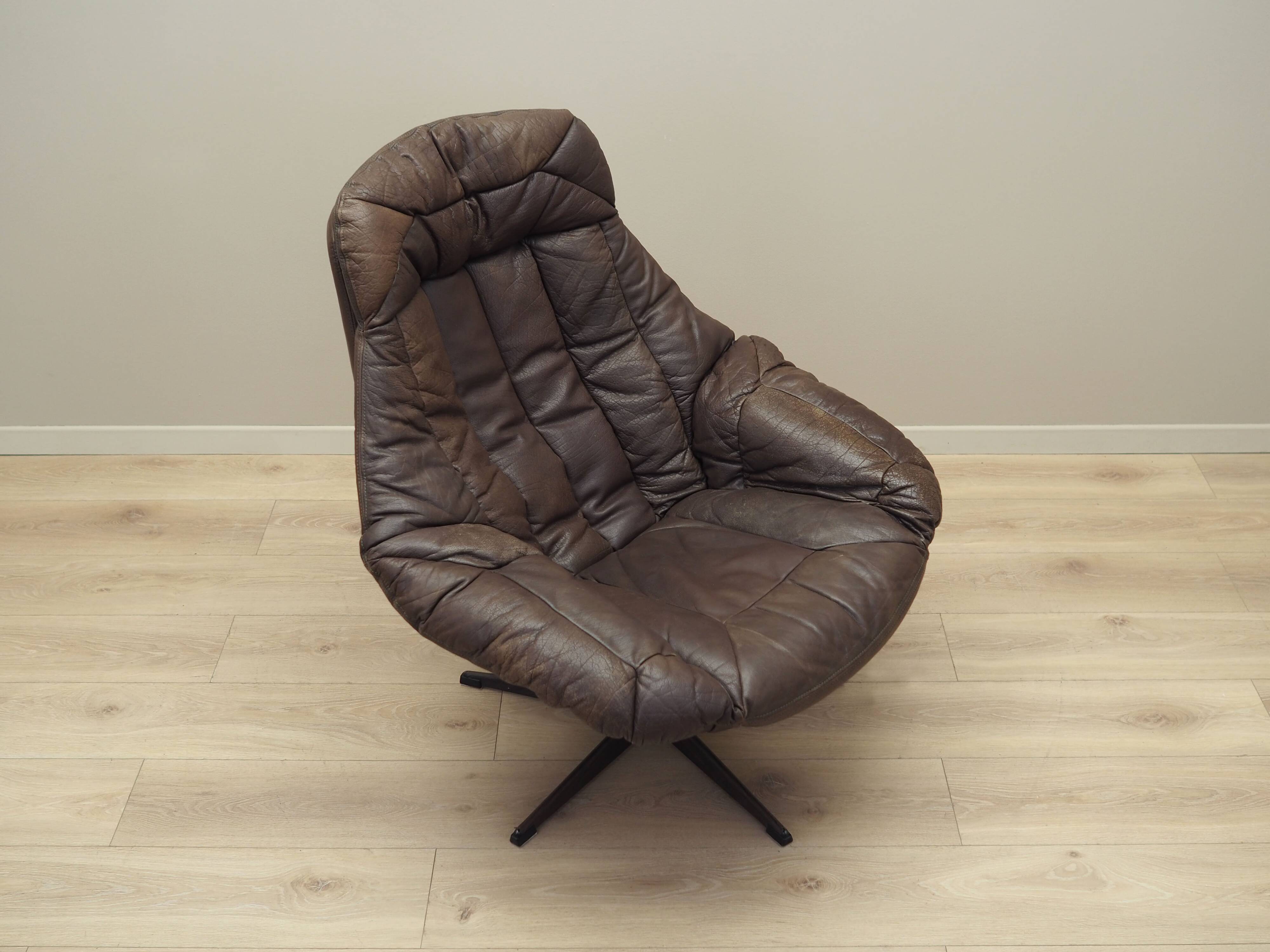 Leather swivel armchair, Danish design, 1960s, designer: H.W. Klein, manufa