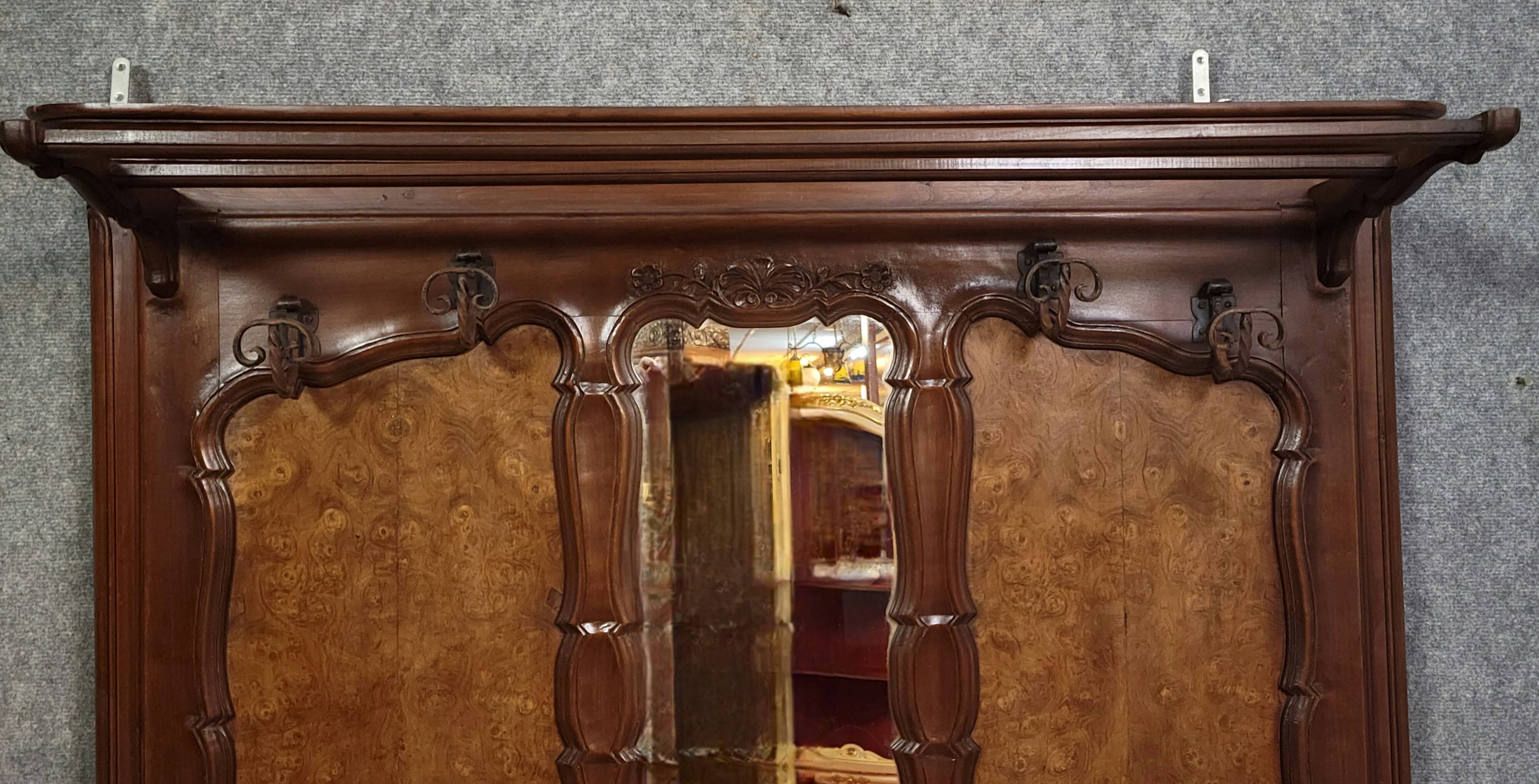 Large coat rack in Louis XV style, made of walnut and elm burl.