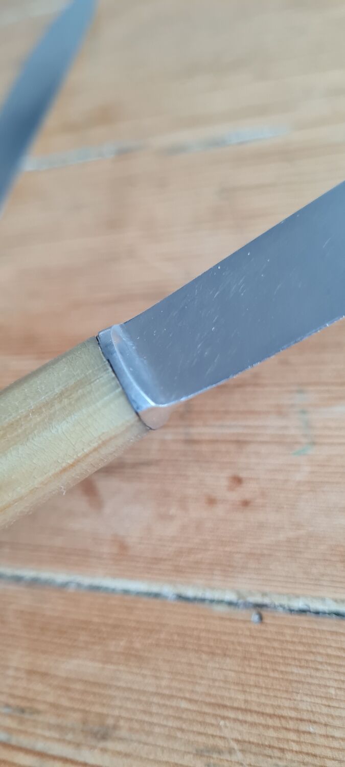 Set of 9 bakelite knives