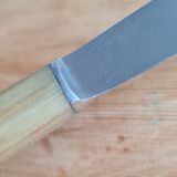 Set of 9 bakelite knives