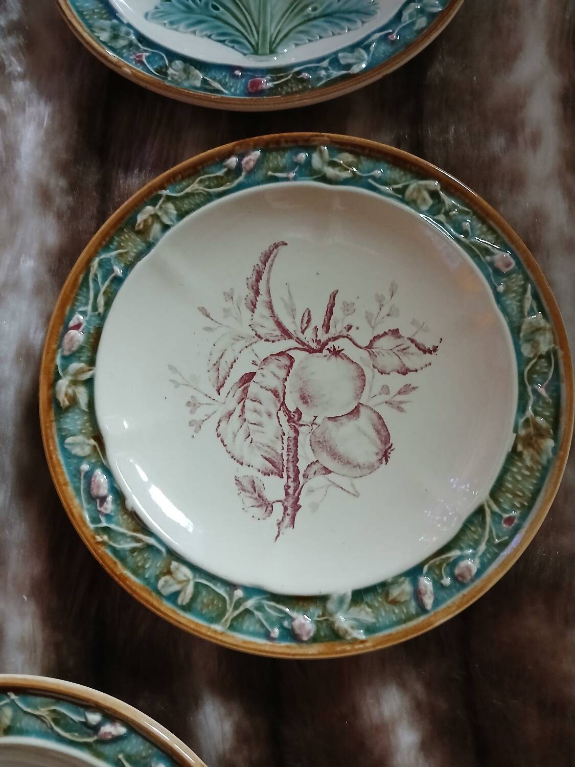 5 assiettes anciennes majolique Longchamp 