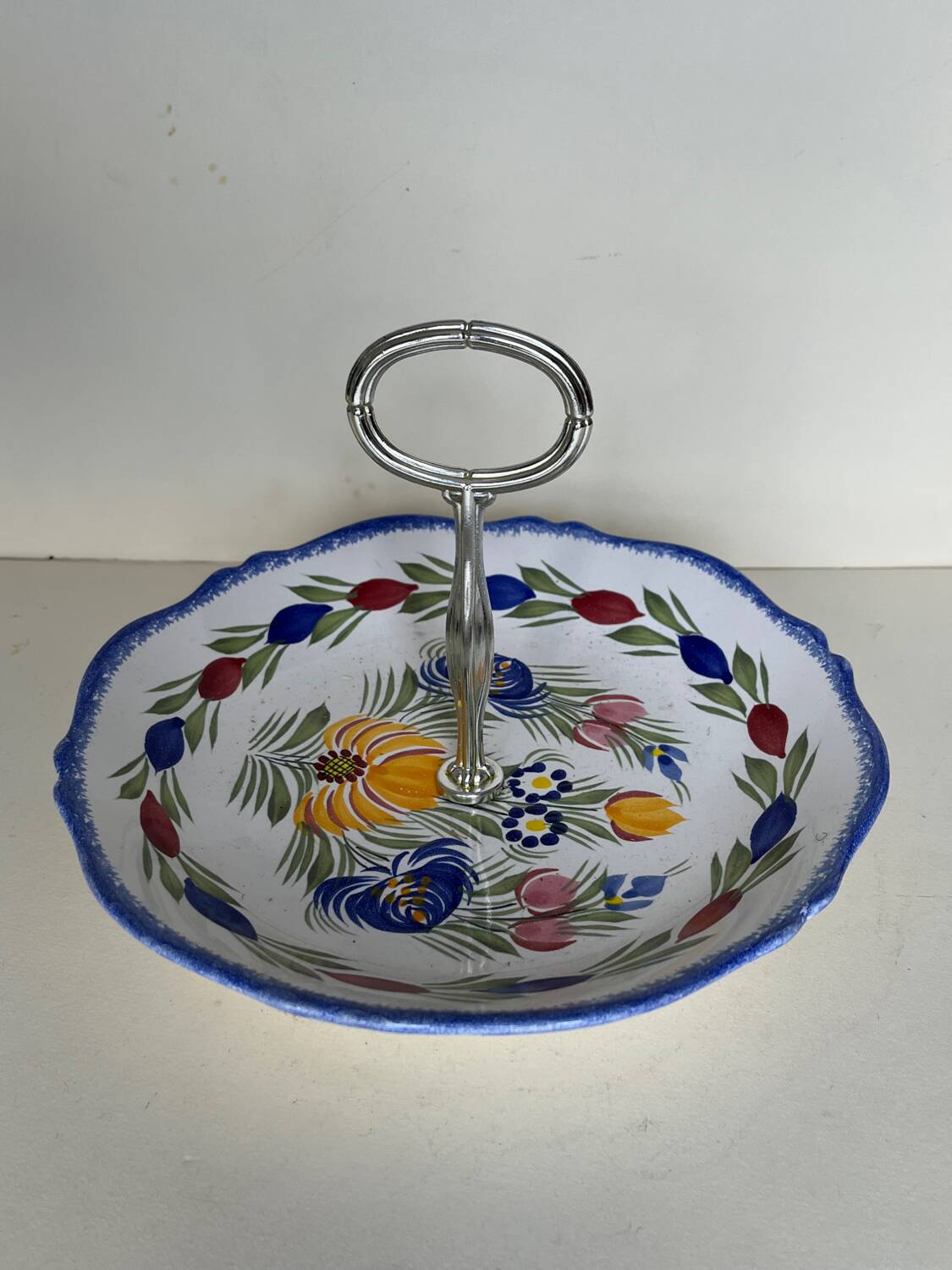 Quimper Henriot earthenware display or mute servant