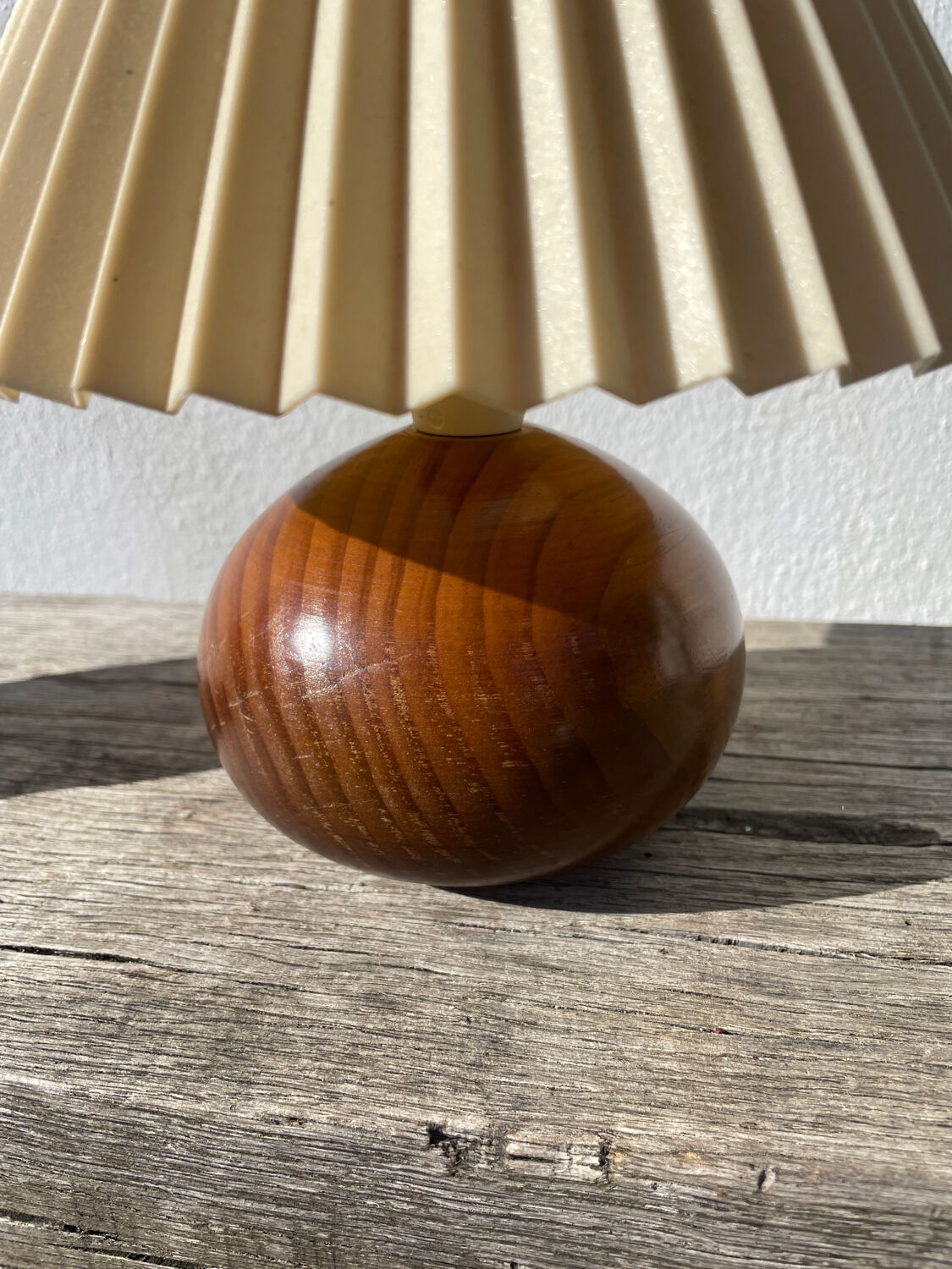 Pleated wooden ball lamp