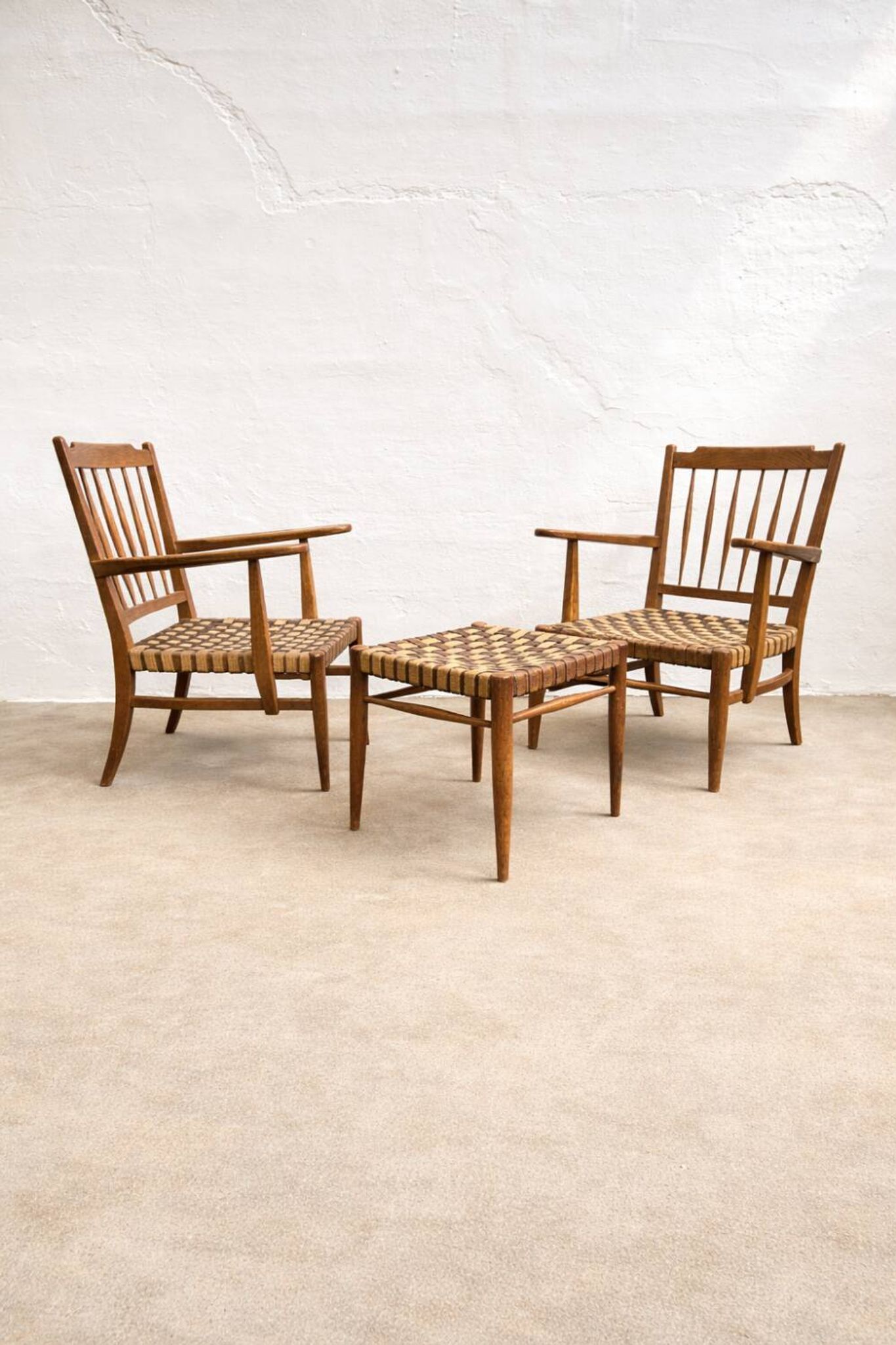 Chairs and table in Hungarian oak from the 1940s, Lajos Kozma.