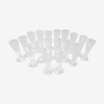 18 crystal champagne flutes