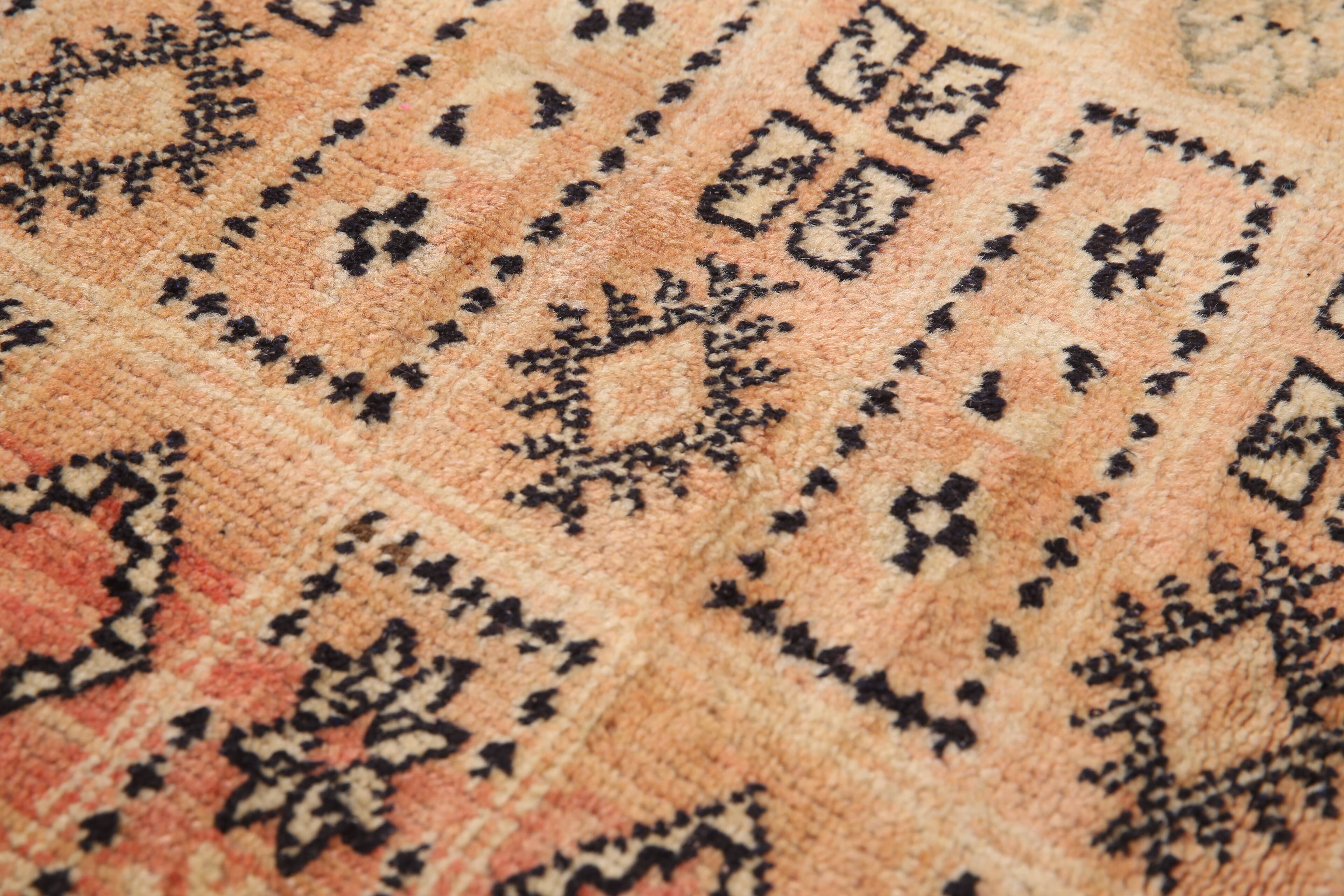 Vintage Moroccan Rug 134 x 221 cm- Berber Wool Rug - Authentic Handmade Rug