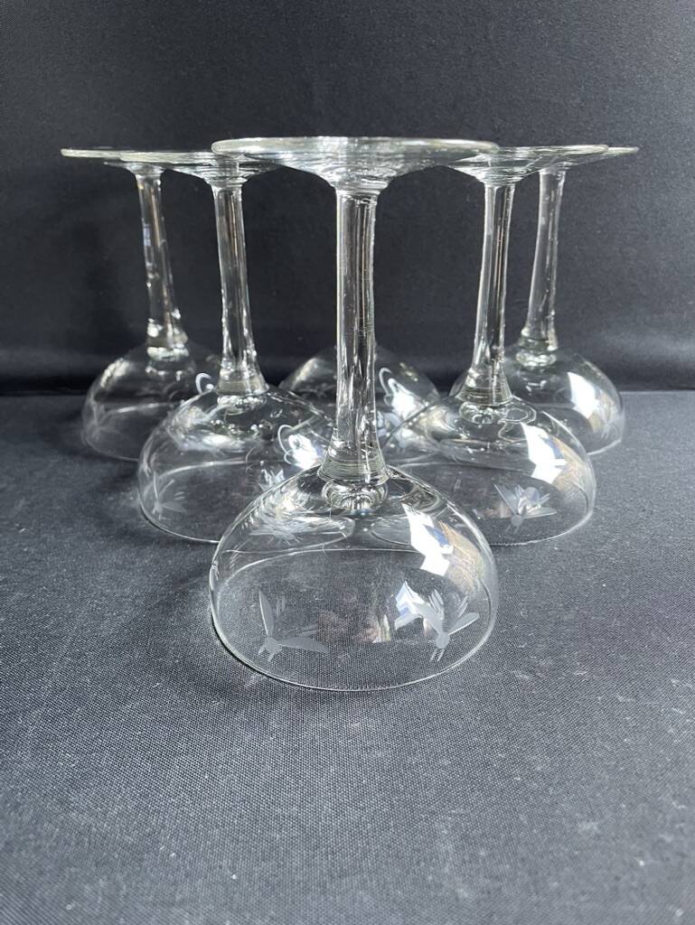 6 blown glass champagne glasses with cut bee decoration