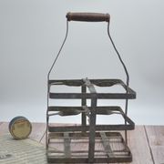 Bottle holder with 4 slots in galvanized zinc with wooden handles