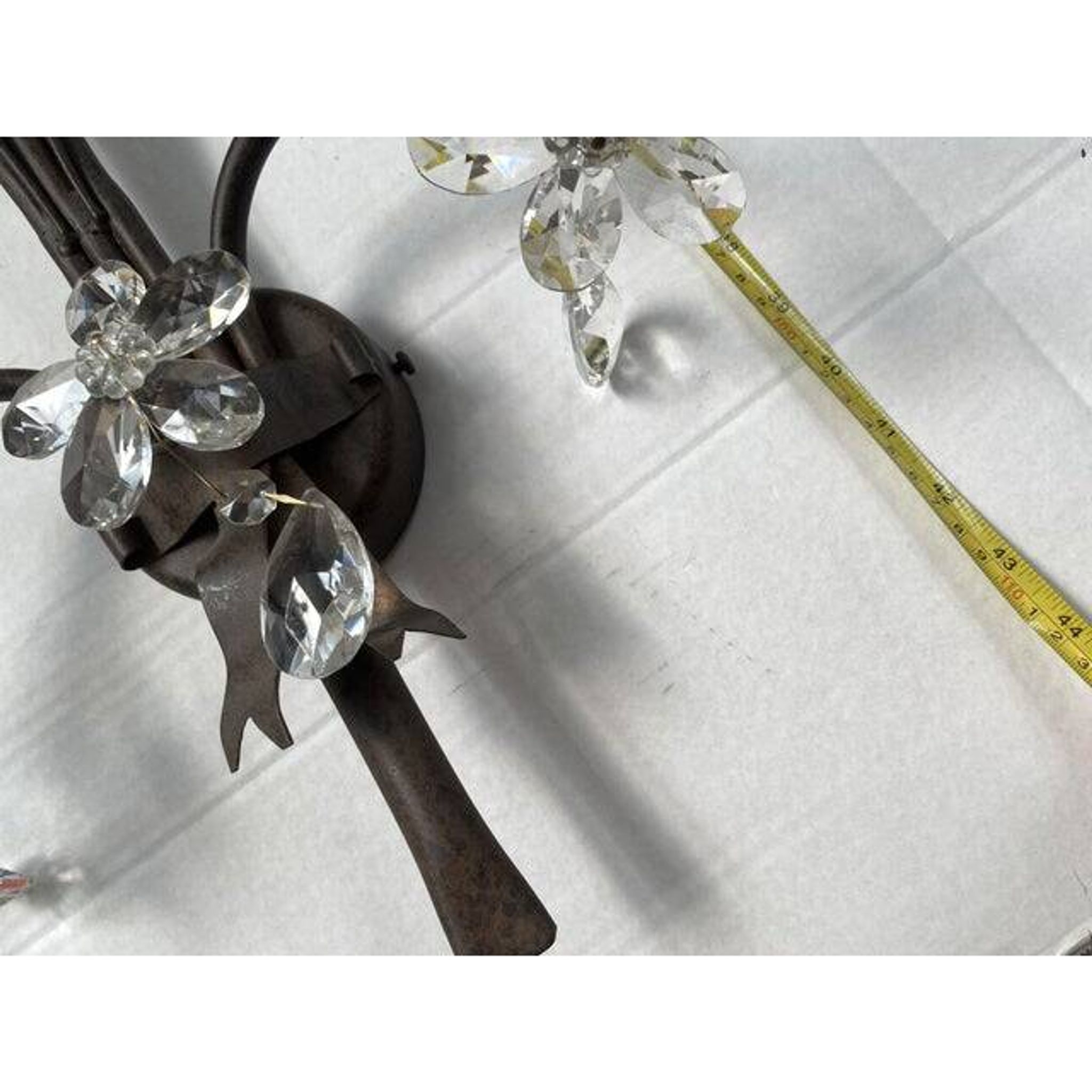 Contemporary rush and crystal flowers wall lamp