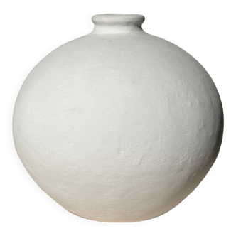 Vase artisanal boule en terracotta peint en blanc H:24 D:26