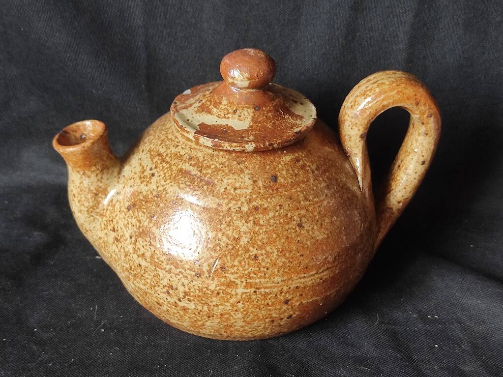 Large stoneware teapot, 75 cl