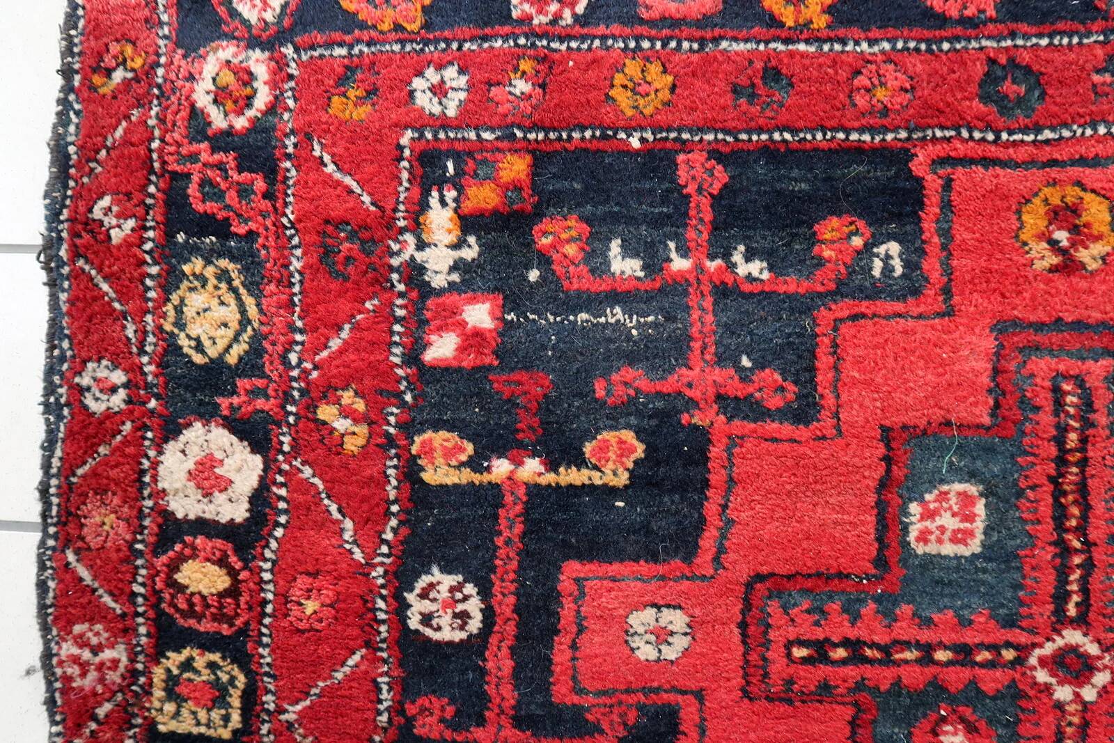 Handmade antique Persian Hamadan rug 142cm x 205cm, 1930s