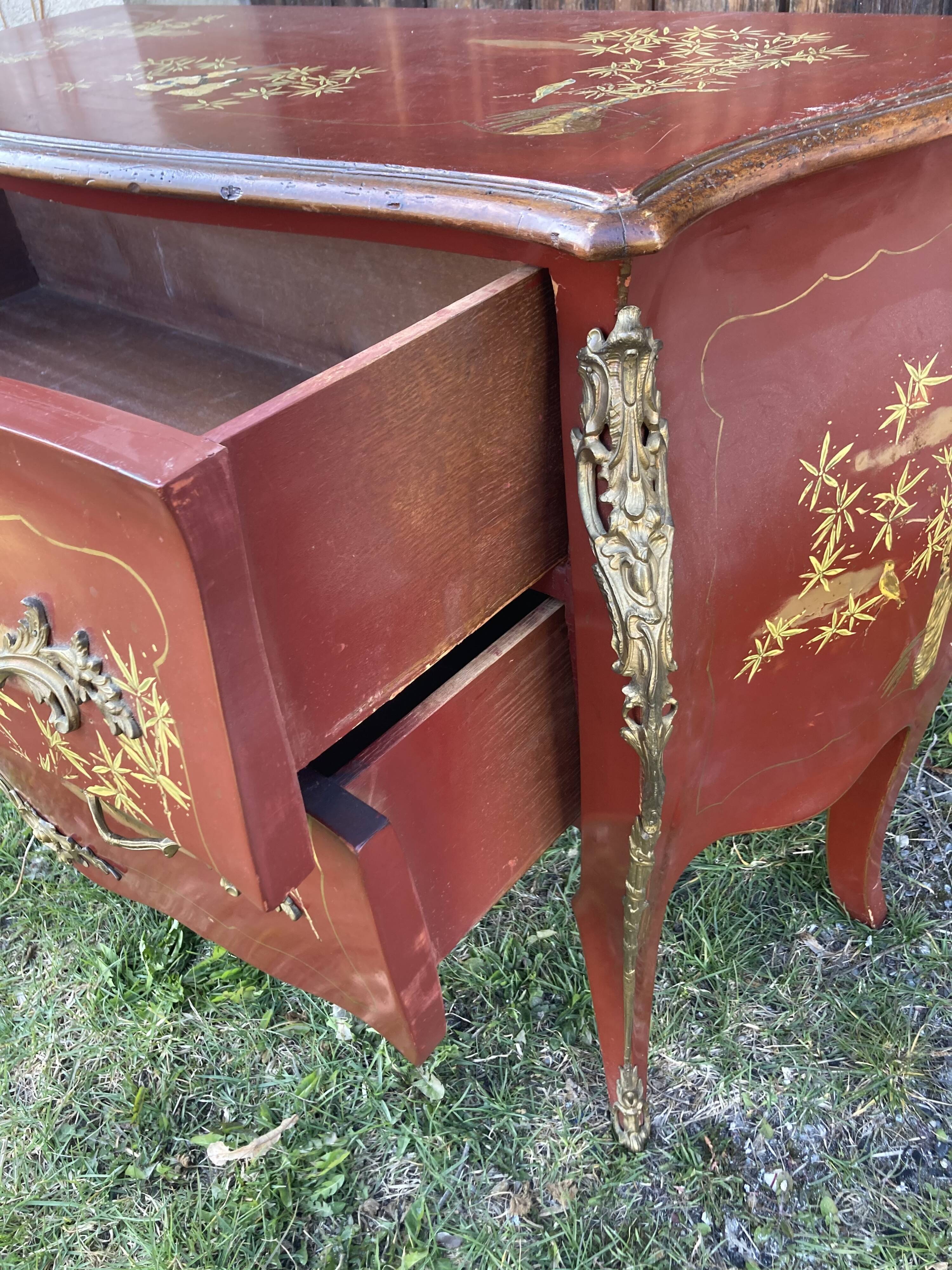 Commode galbée louis XV