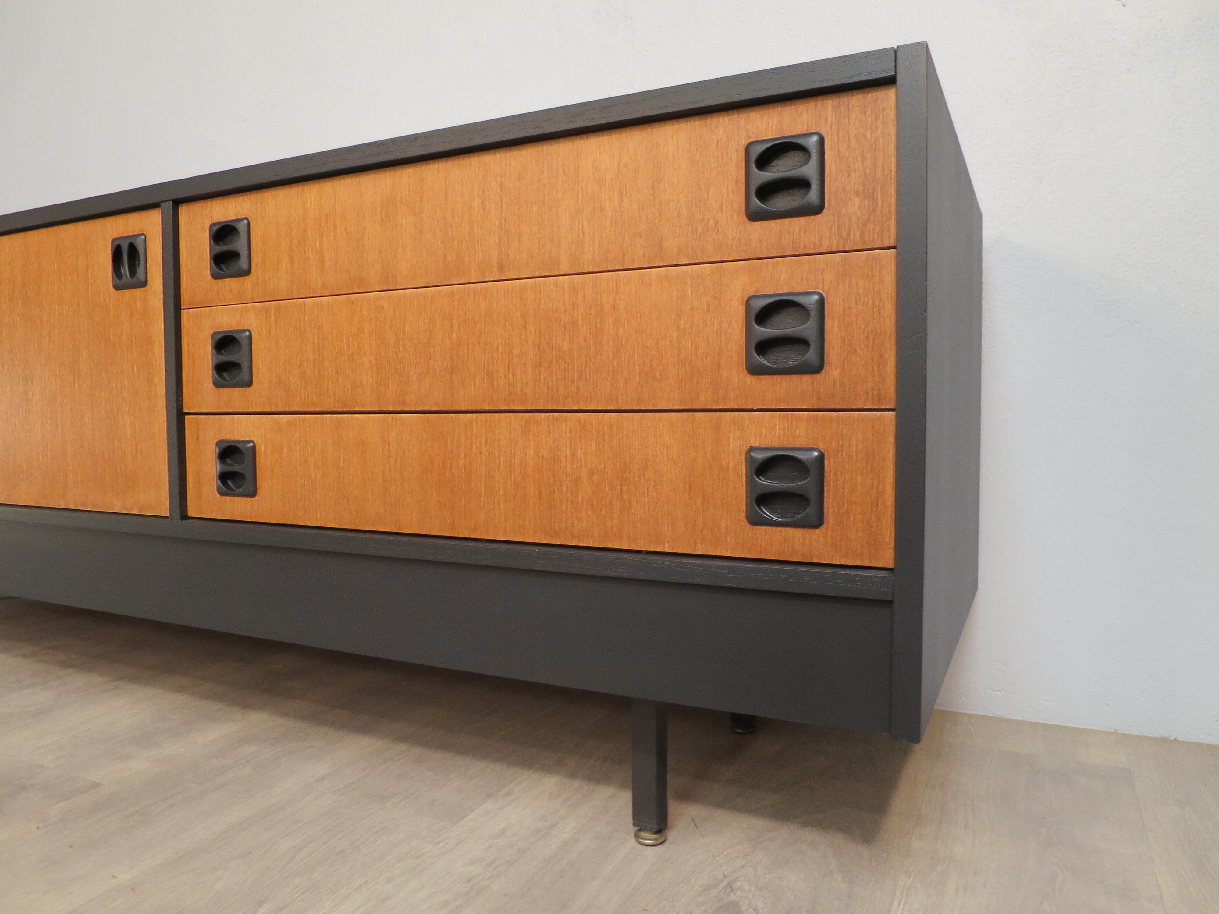 70s sideboard in teak
