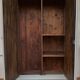 Armoire en bois peint