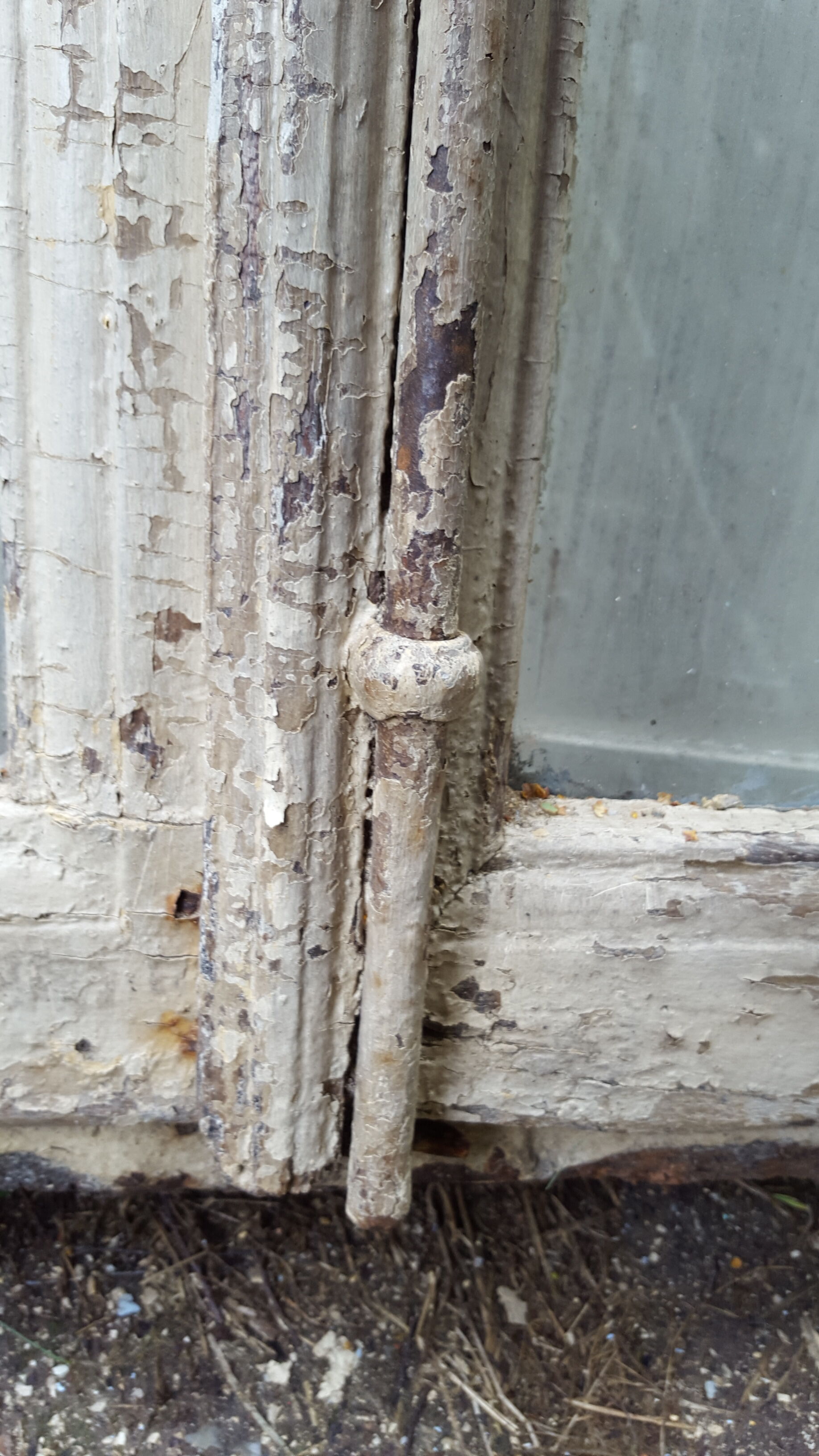 18th double-checked oak window with its frame