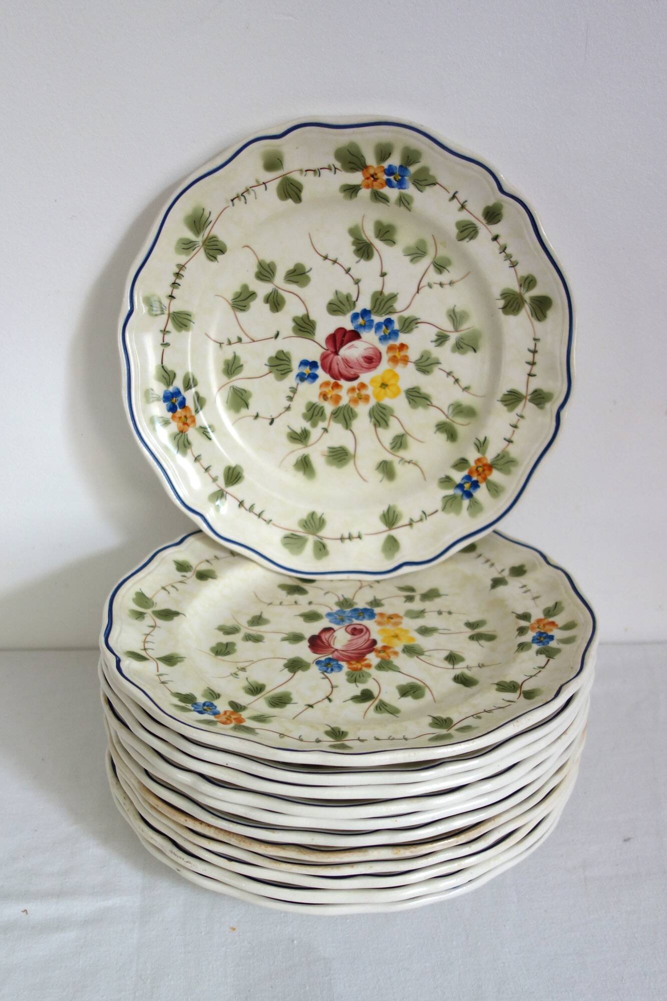 12 old Longchamp flat plates with floral decoration