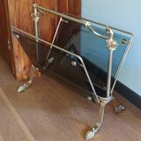porte revues en bronze et verre teinté 1950 à pieds griffés