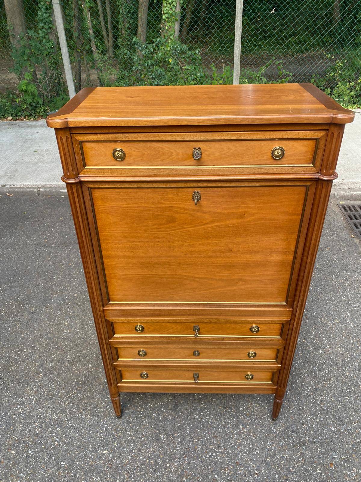 Secretary with drop-leaf in Louis XVI style, made of solid wood and brass, desk/commode.