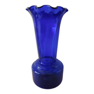 Vase bleu en verre