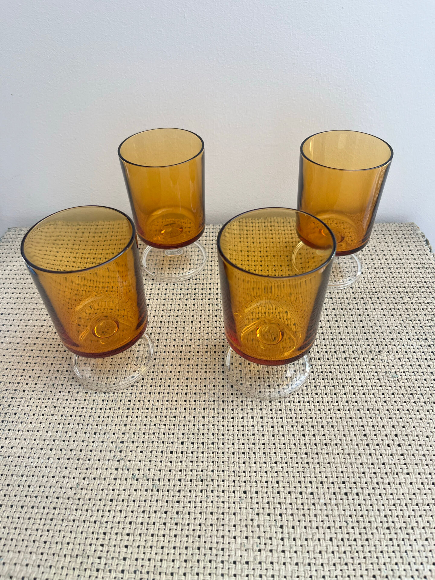 4 verres à pied
