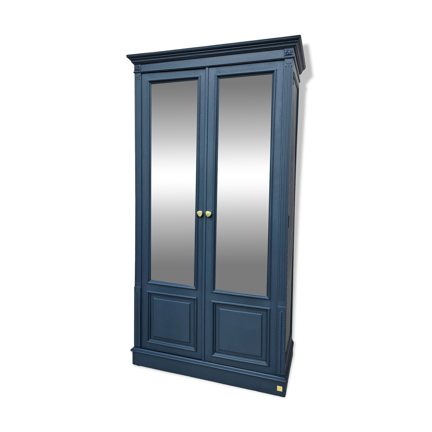 Glass-fronted dresser
