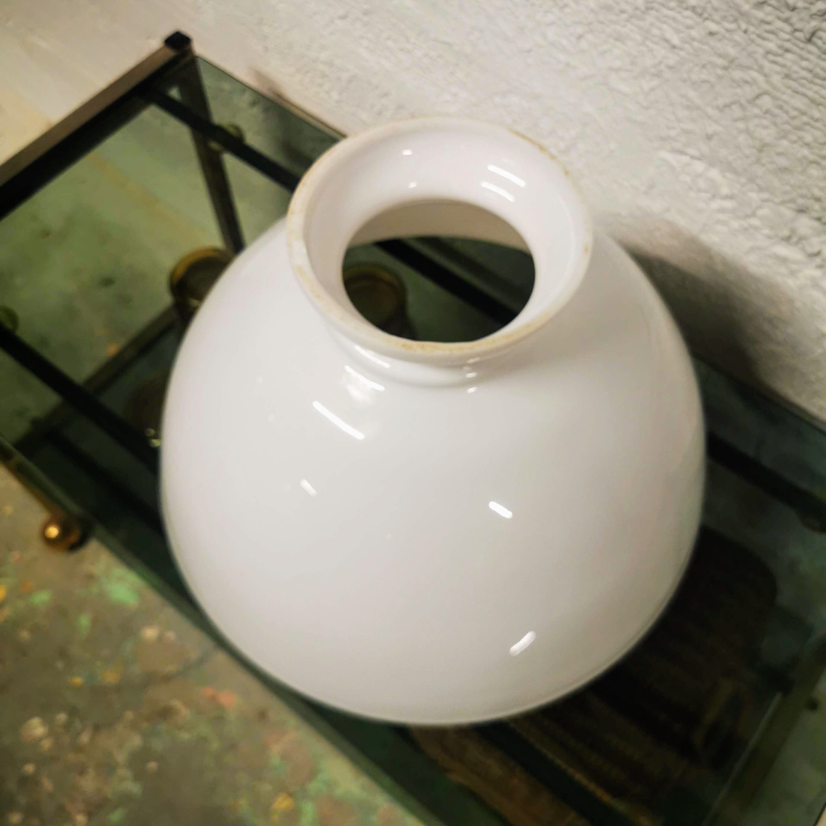 Globe in opaline for suspension