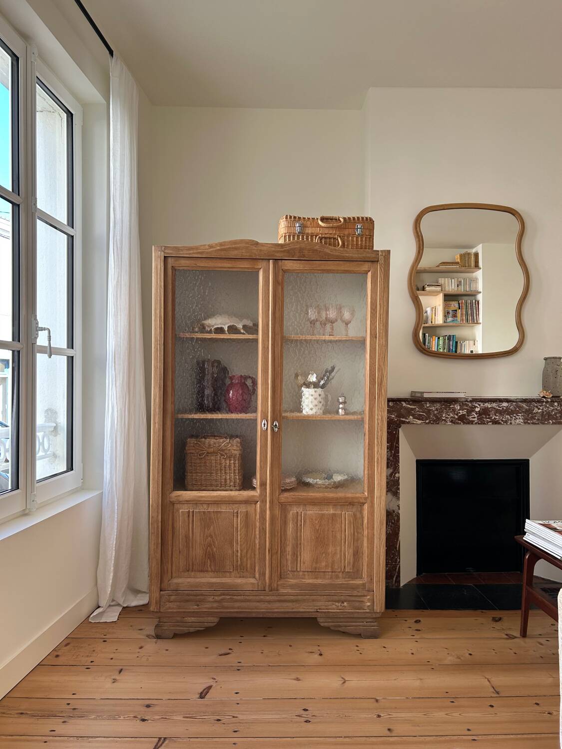 Glass cabinet in raw oak (renovated)