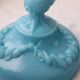 Bonbonnière en opaline bleue