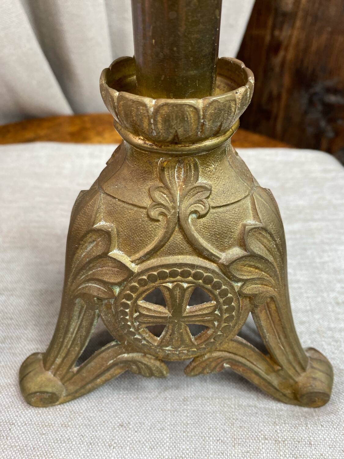 Paire de piques-cierges d’église en bronze et laiton
