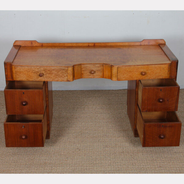 Bureau/dressing table made of burl wood from the 1930s.