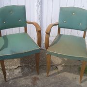Paire de fauteuils bridge en skaï vert 1960