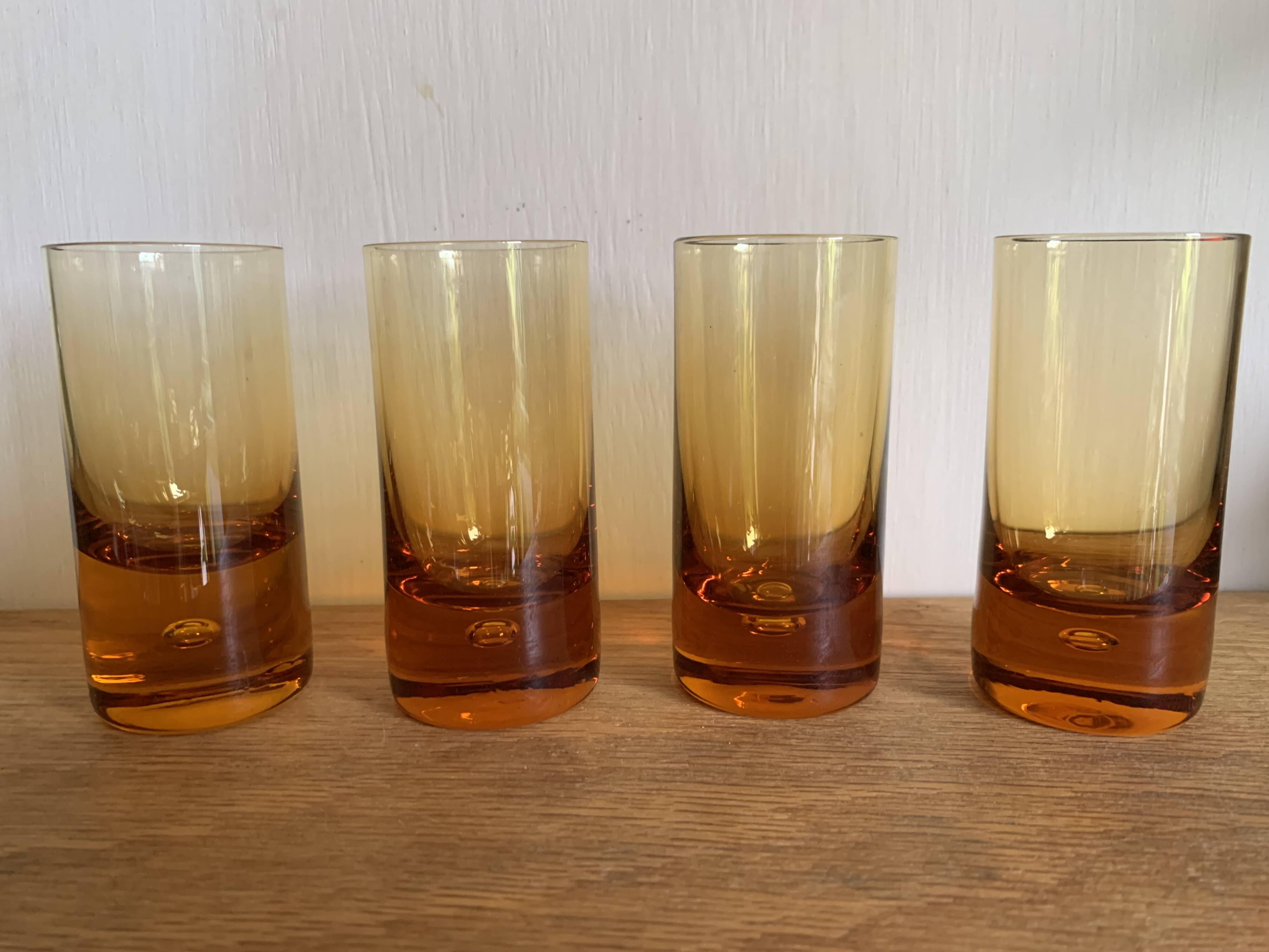 4 verres ambrés, années 60