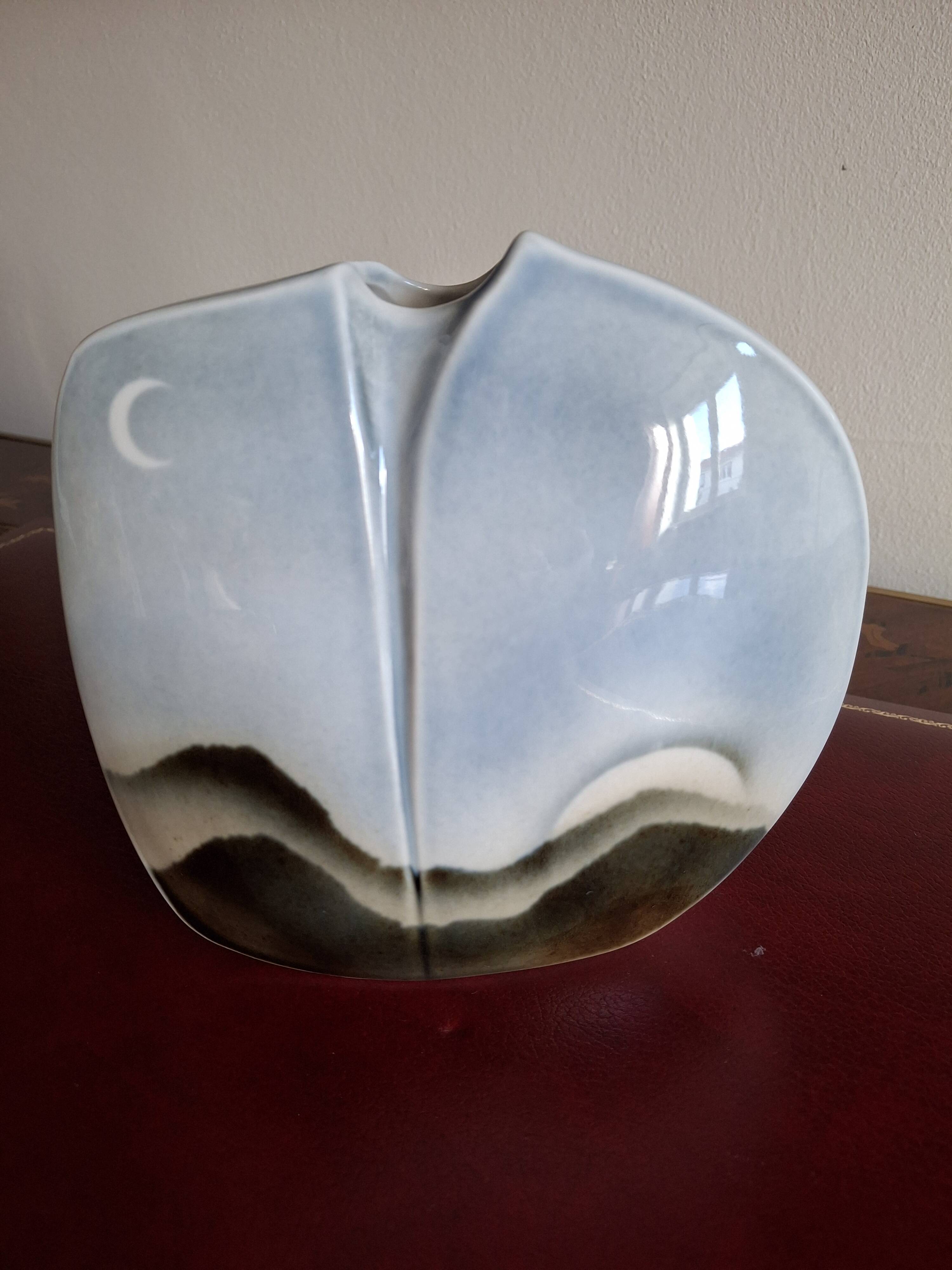 Virebent porcelain vase