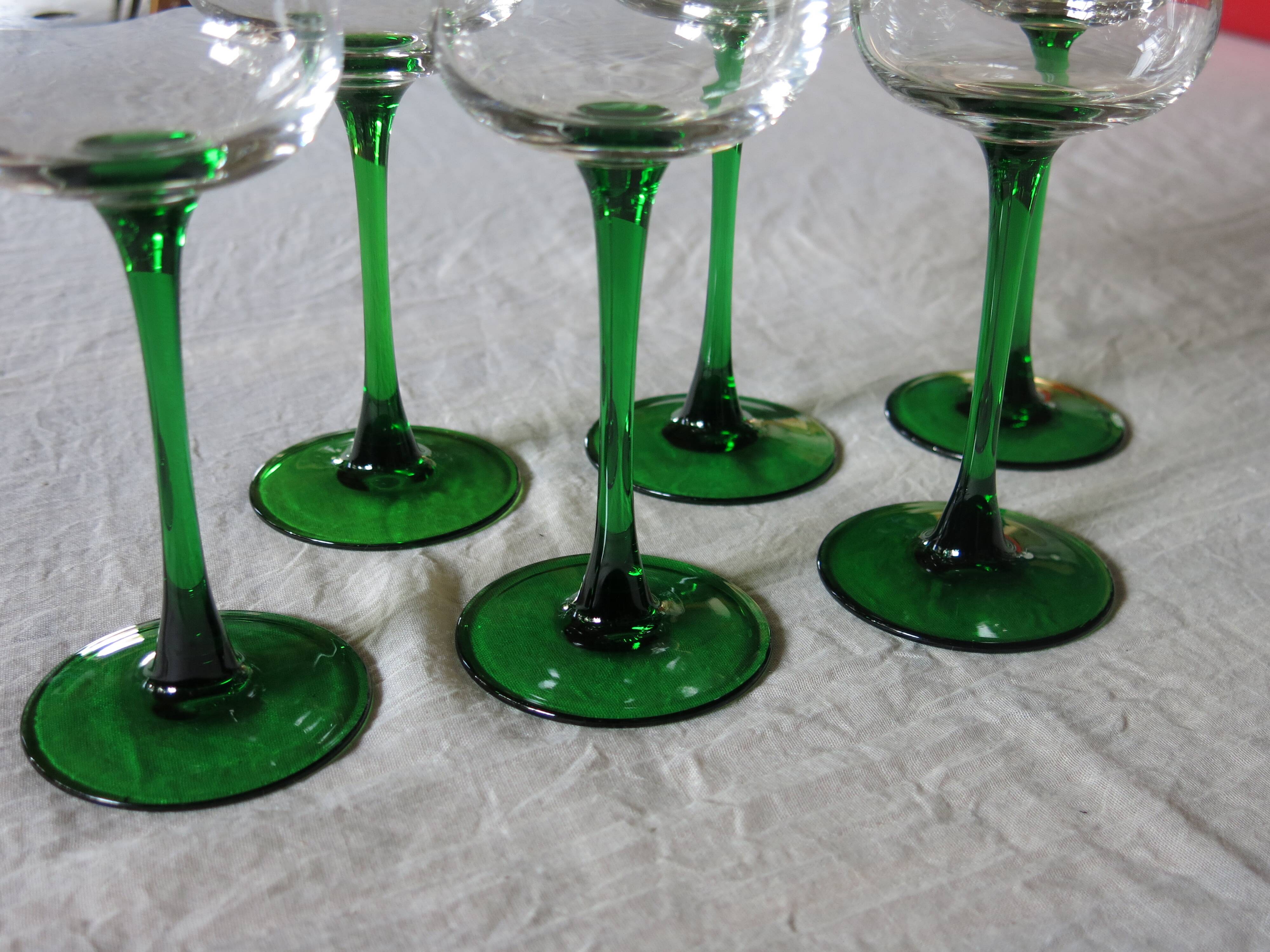 6 colored white wine glasses from Alsace in very good condition