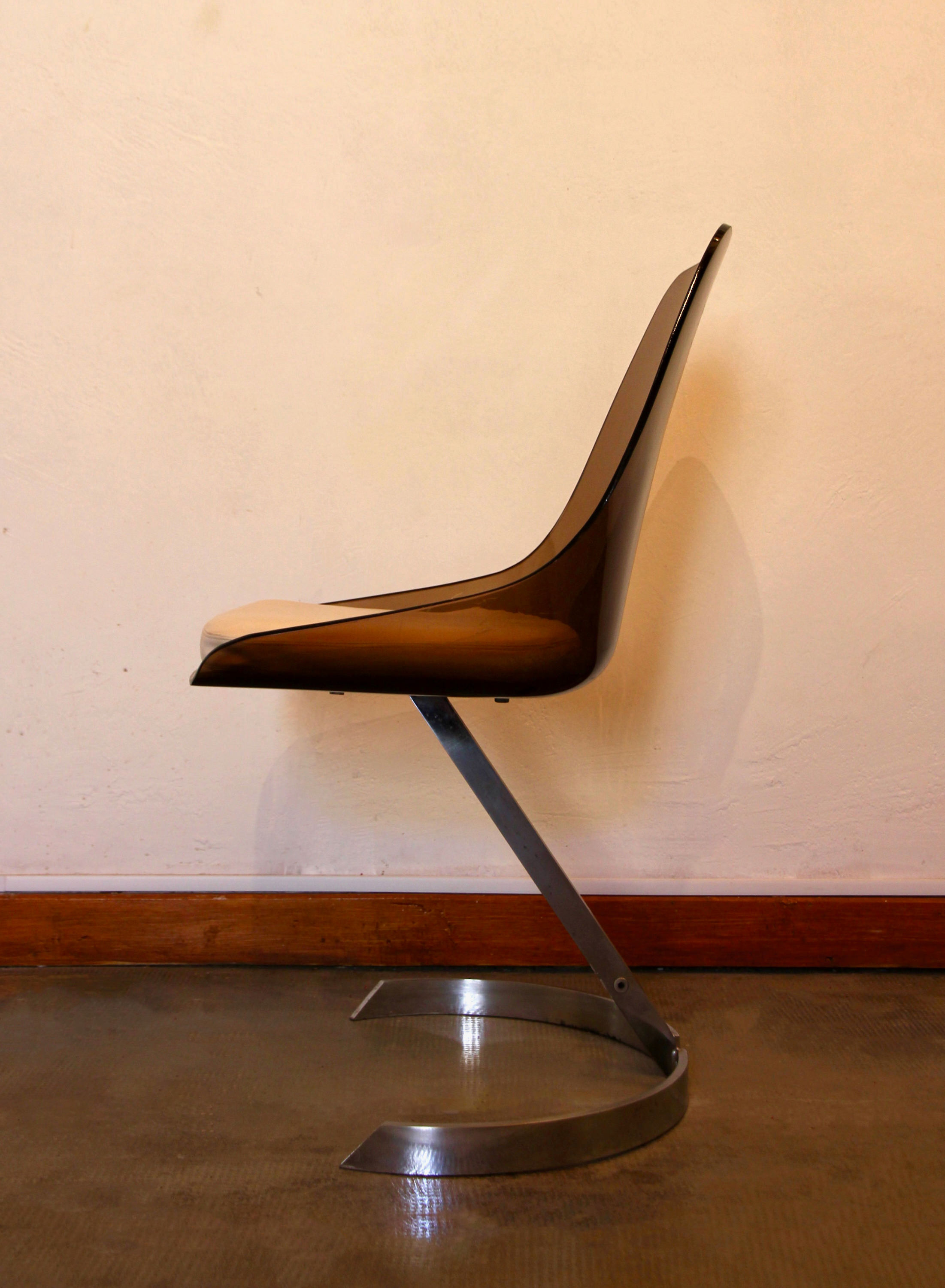 Suite de 4 chaises années 70