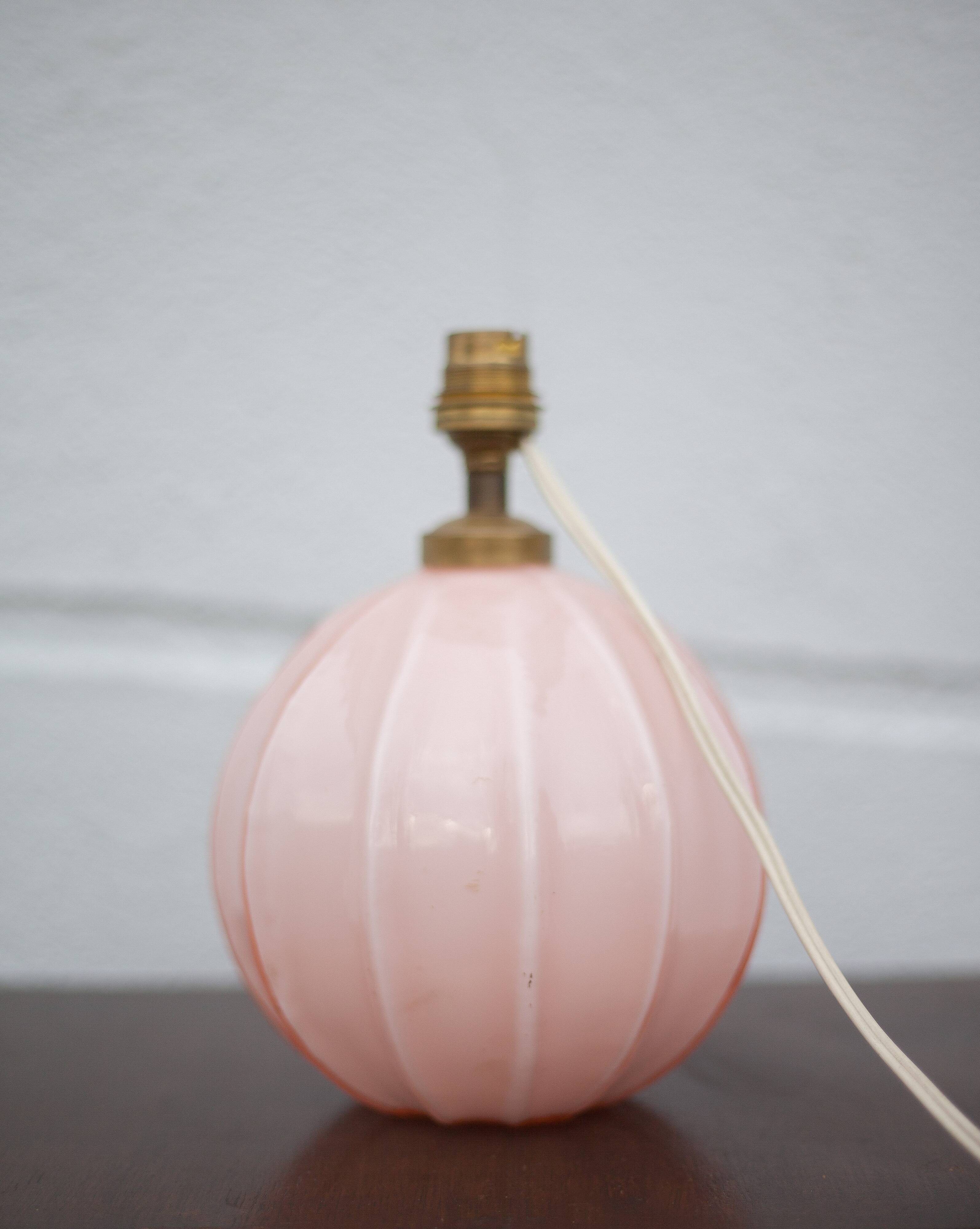 Lampe art déco, lampe à poser, lampe boule opaline rose, lampe de chevet, lampe d'appoint, 40's