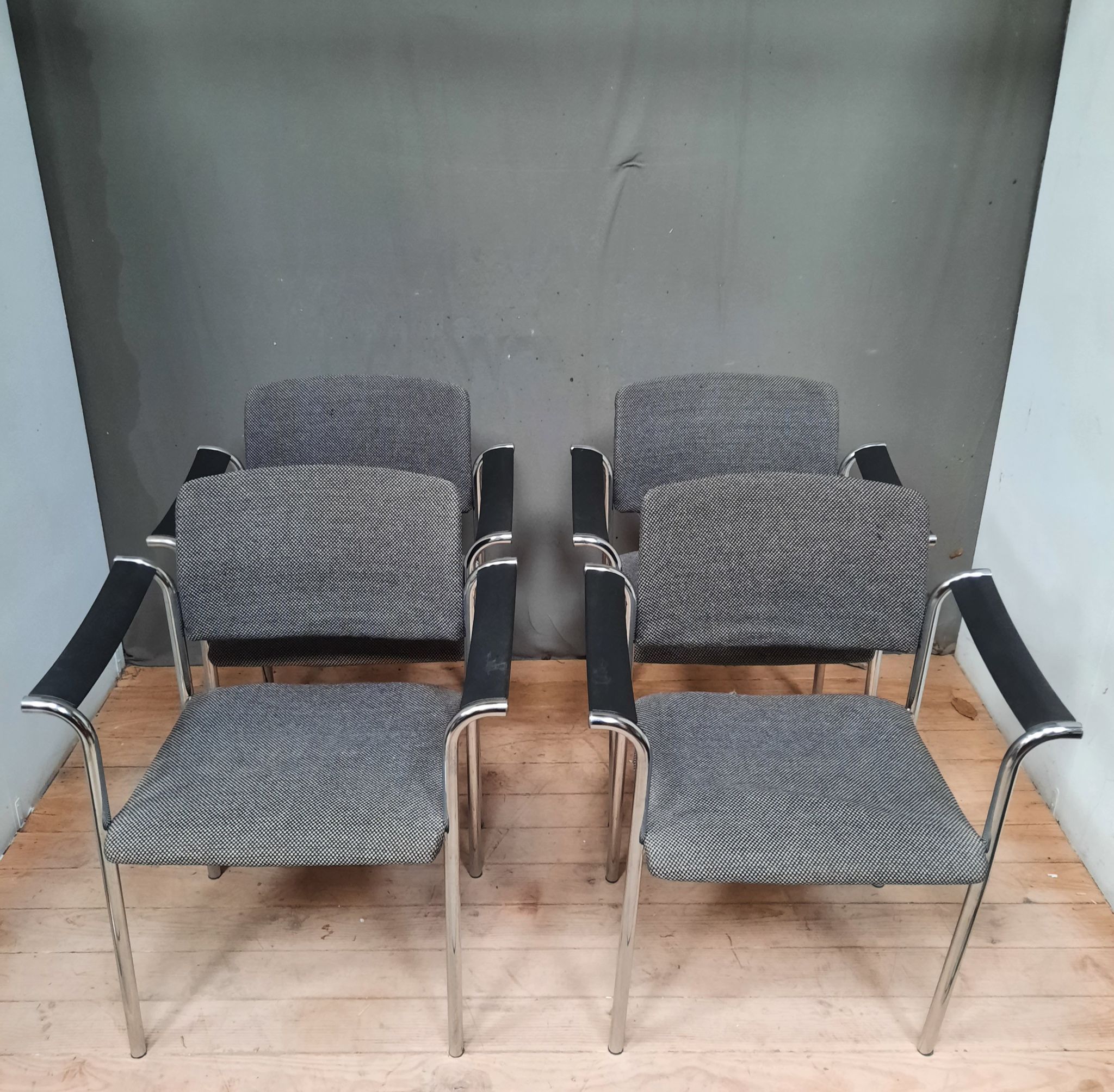 Suite of 4 contemporary armchairs in chrome-plated metal