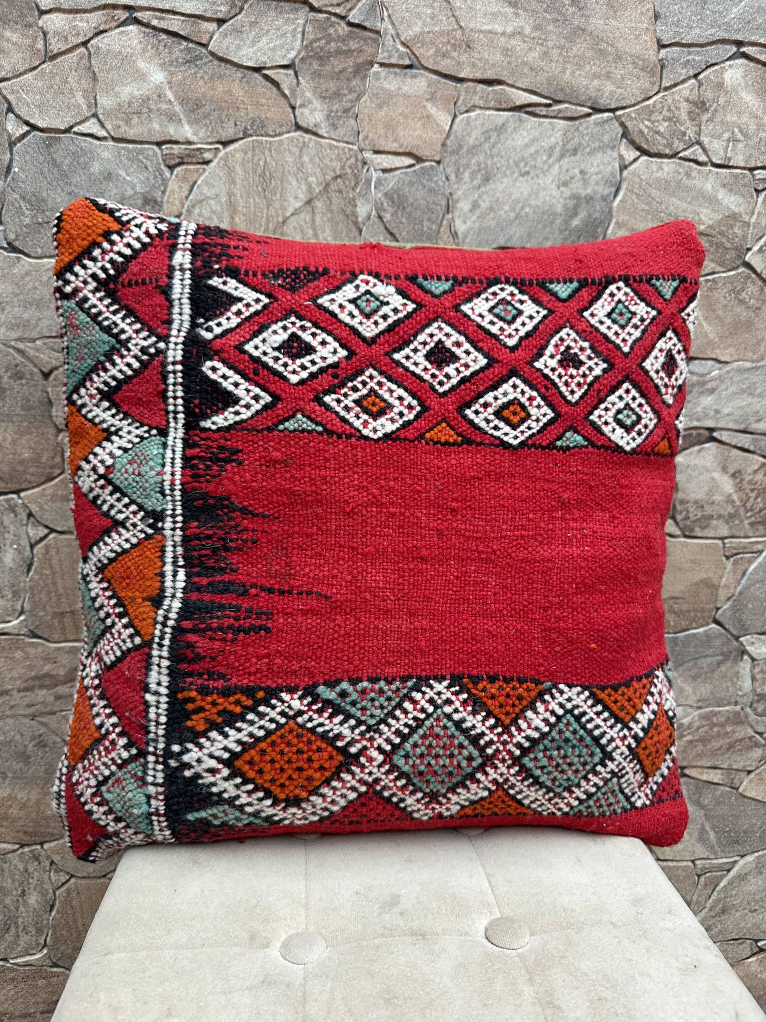 Vintage cushion cover in Berber kilim: Moroccan wool cushion.