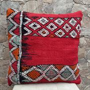 Vintage cushion cover in Berber kilim: Moroccan wool cushion.