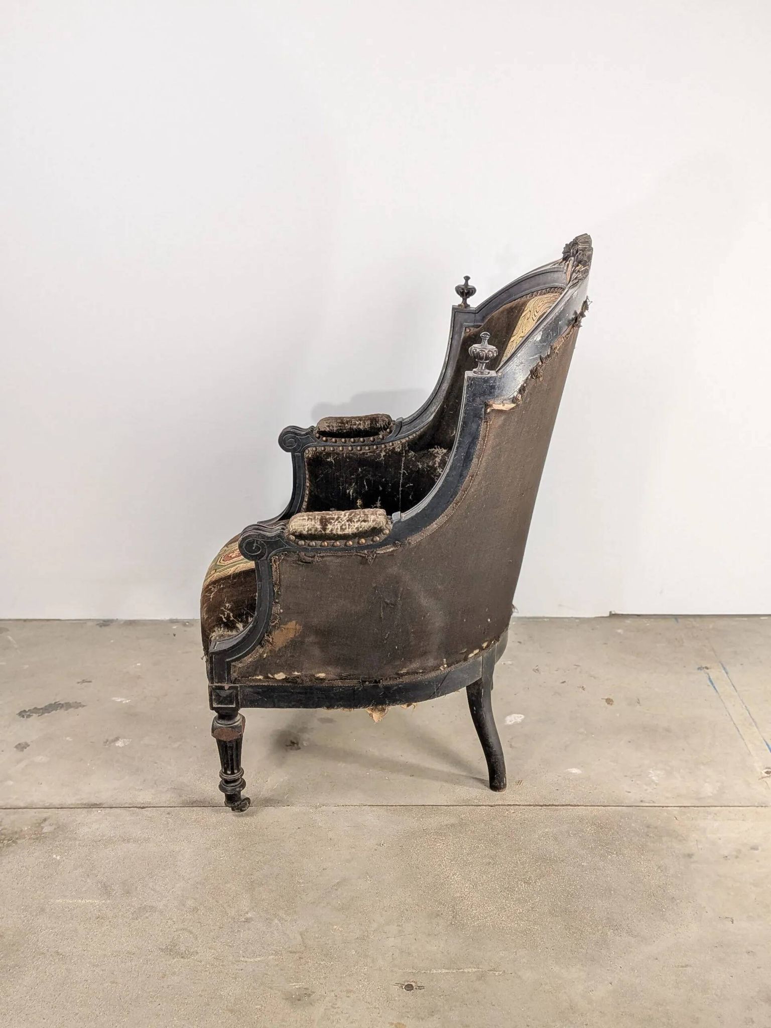 Fauteuil style Louis XVI – 19e siècle