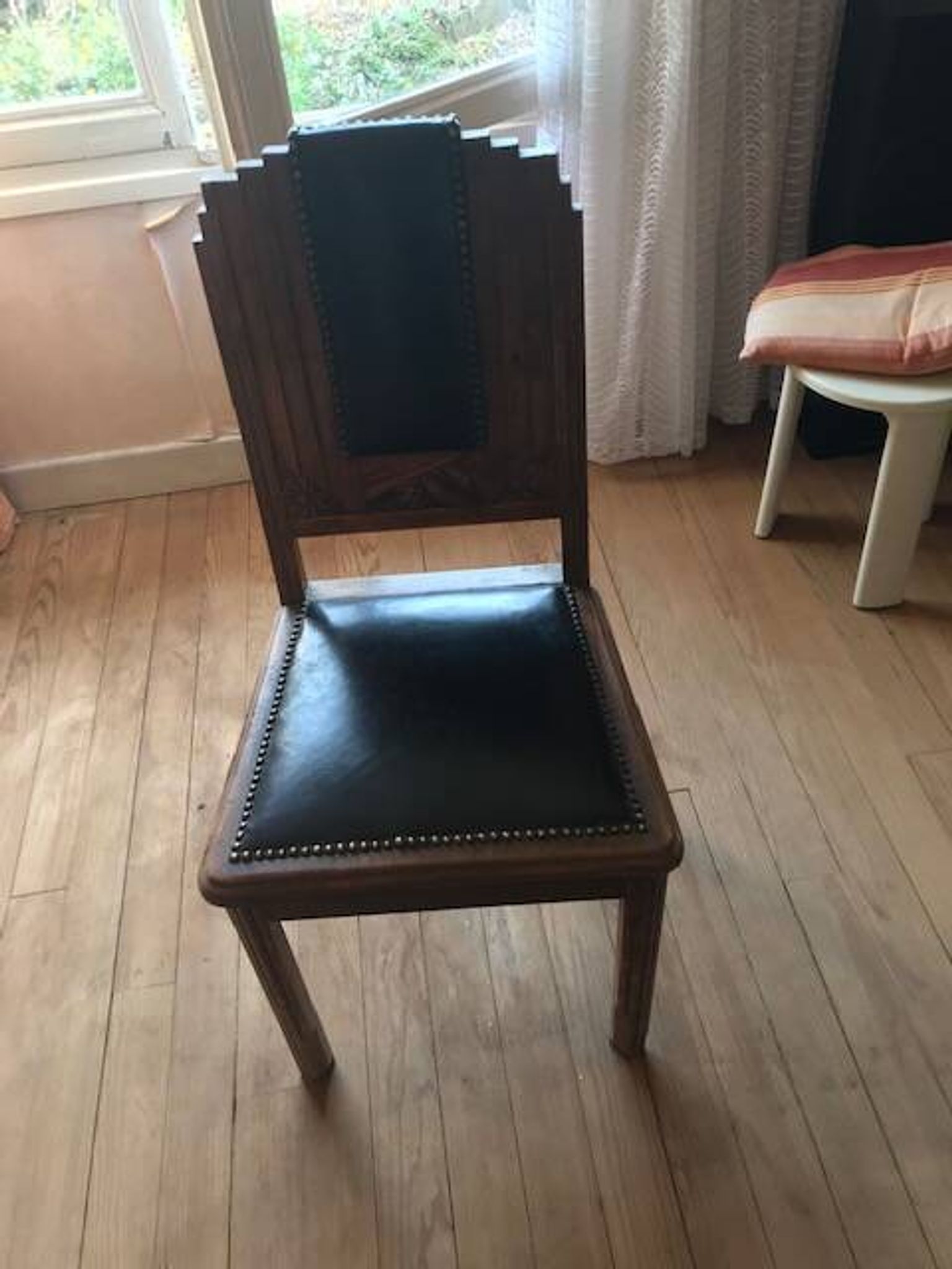 Lot de 5 chaises Art deco + une avec pied cassé