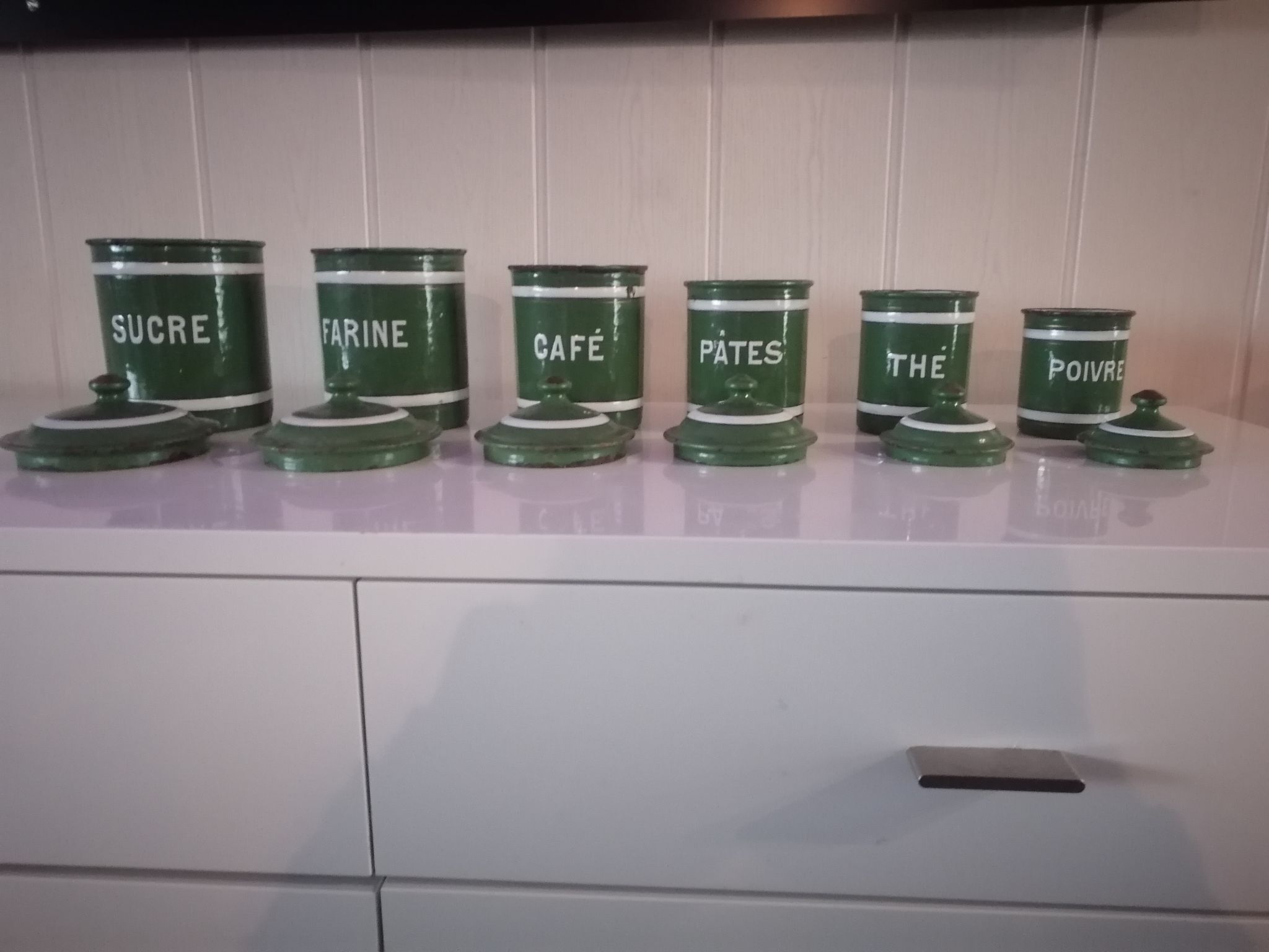 Set of 6 old enamelled jars with 6 trundle lids