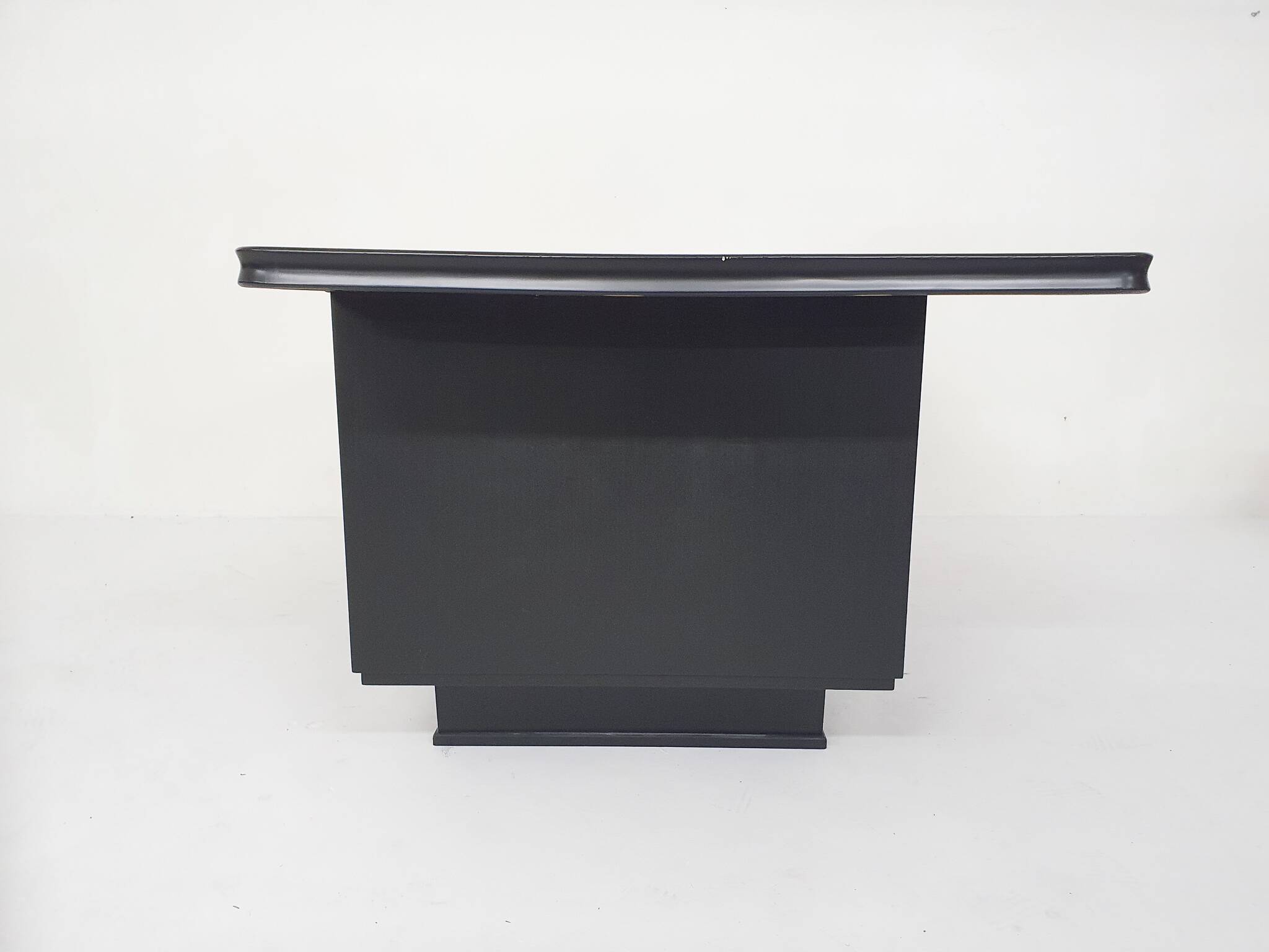 Bureau exécutif en bois noir, années 1960