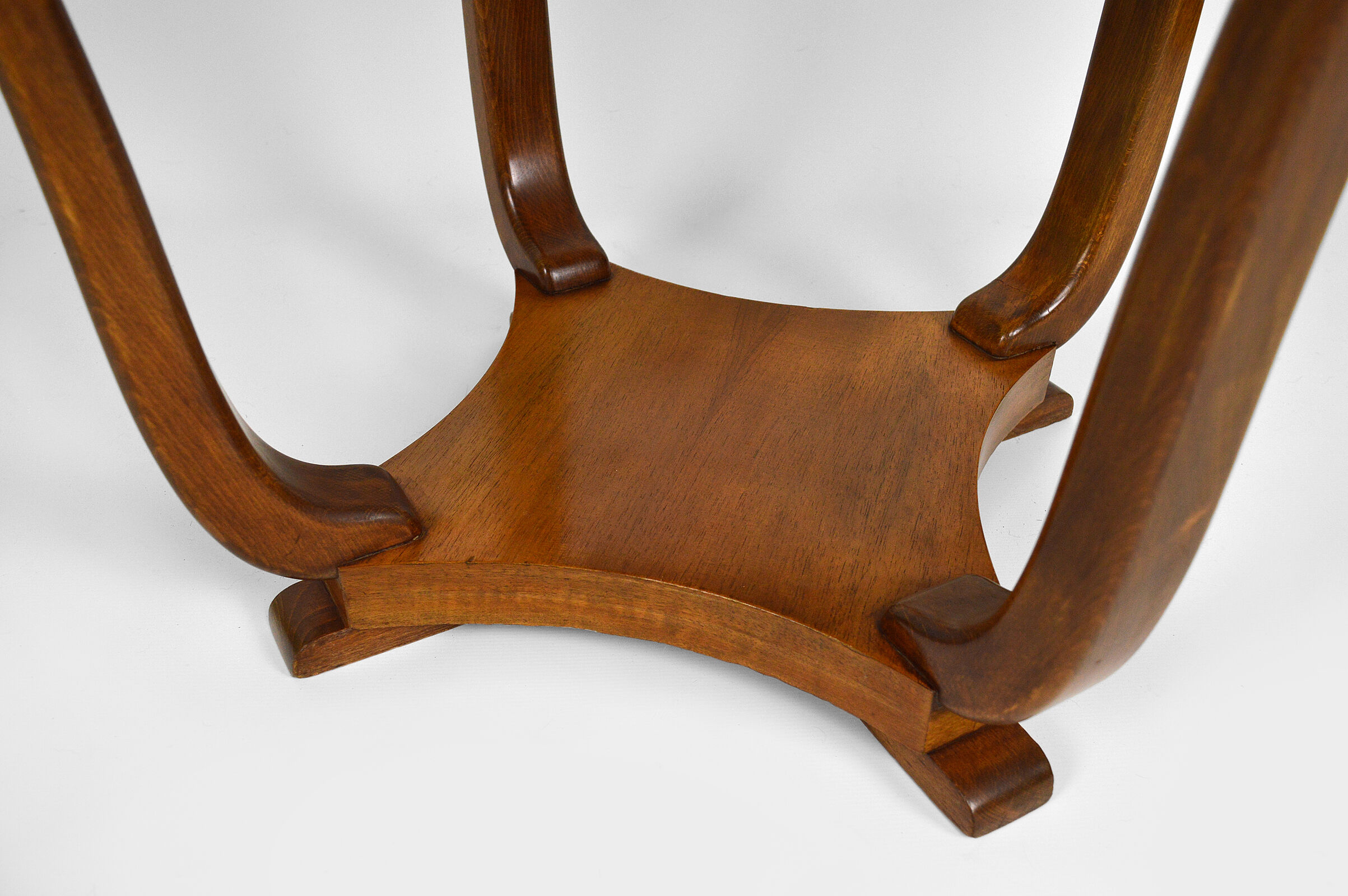 Round Art Deco pedestal table in walnut veneer circa 1930