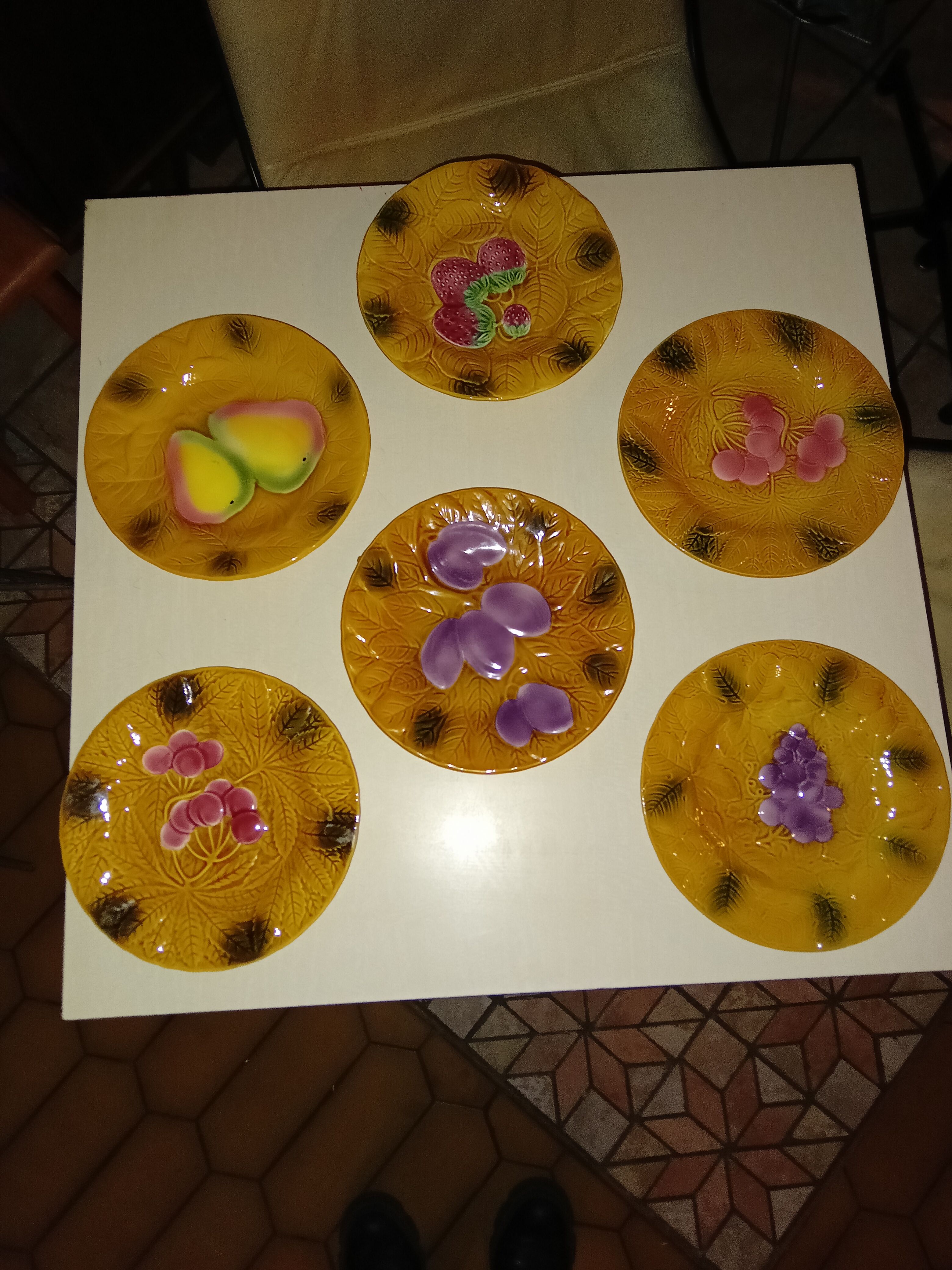 Six slurry dessert plates