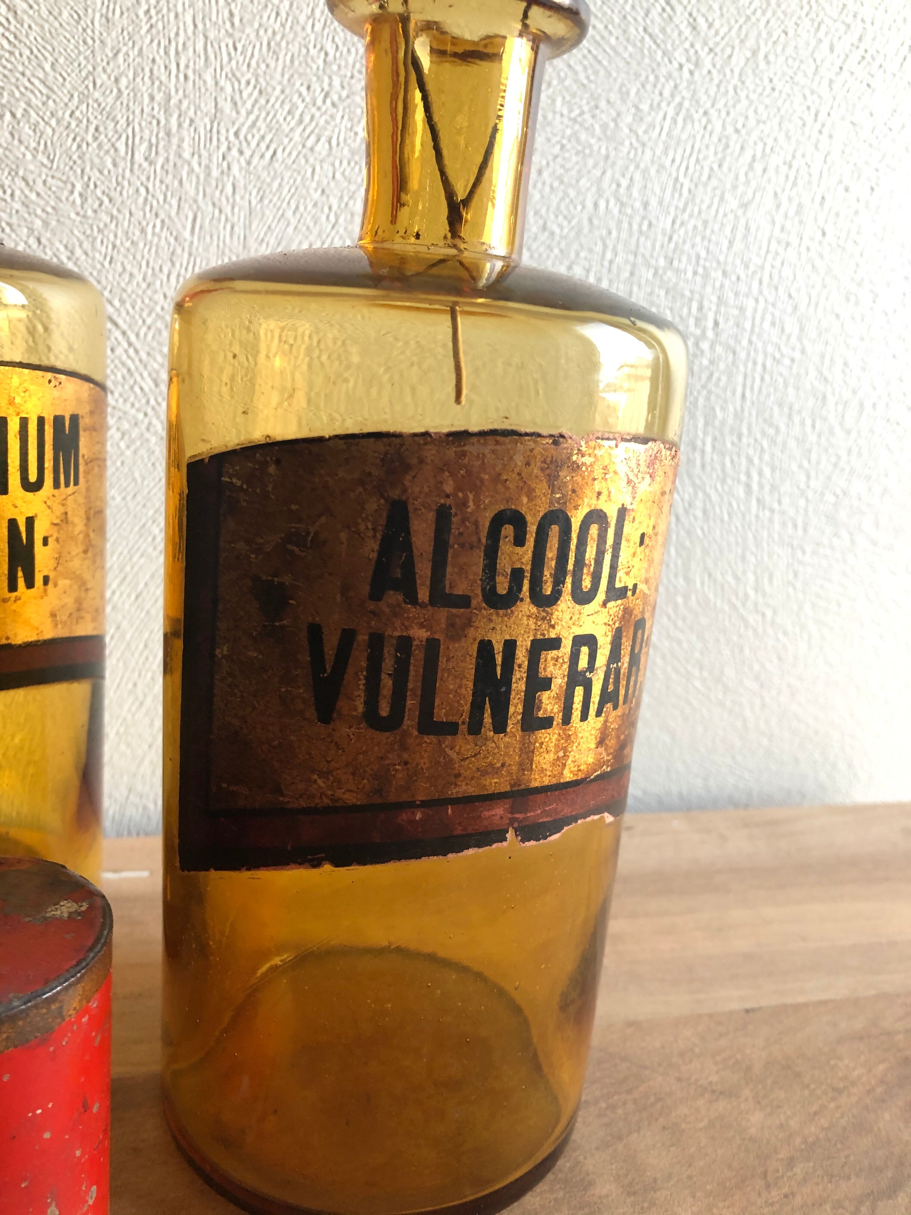 Old pharmacy bottle/jar "Alcohol Vulnerar" brown glass