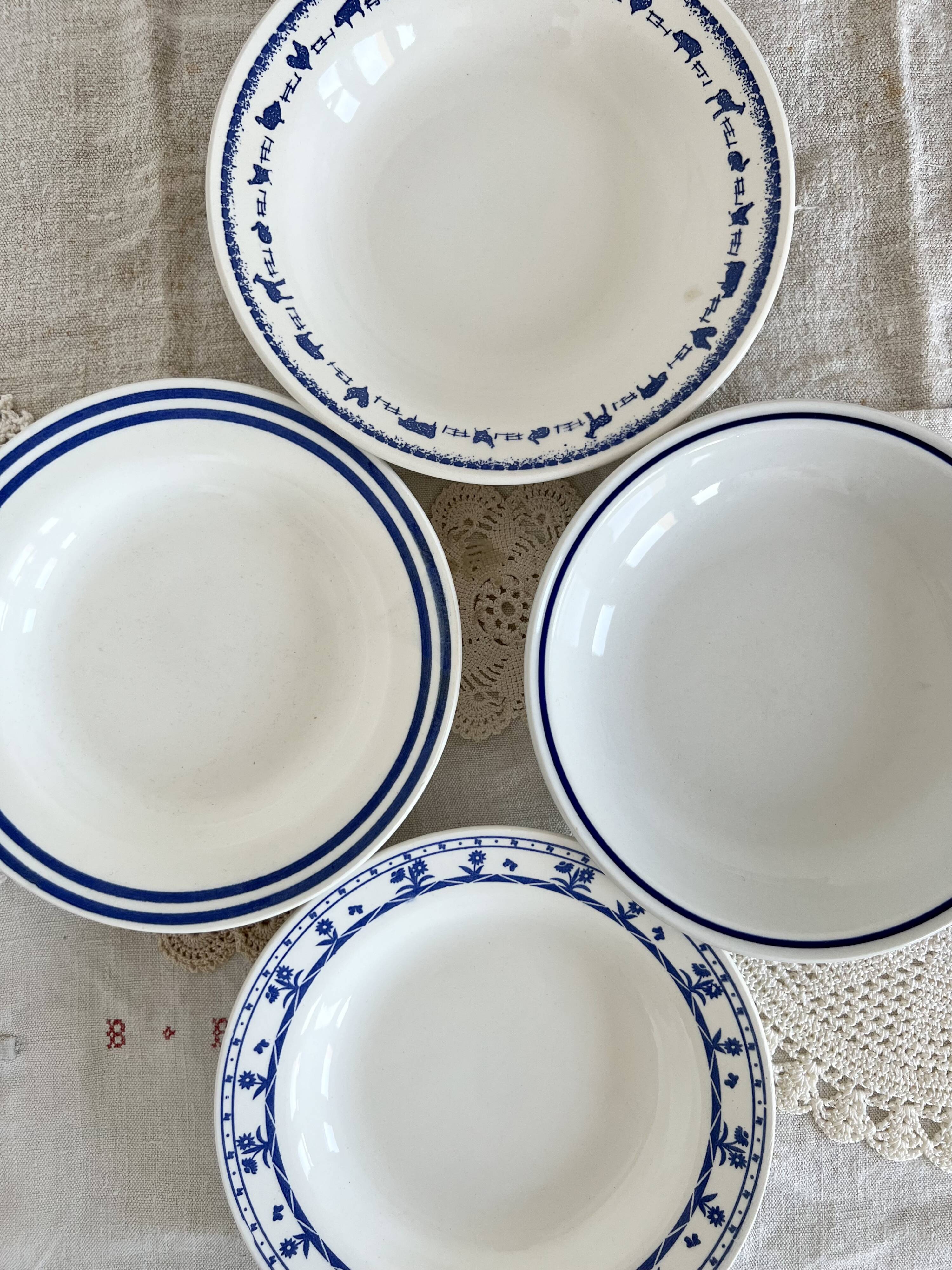 4 mismatched vintage deep plates blue and white porcelain set P